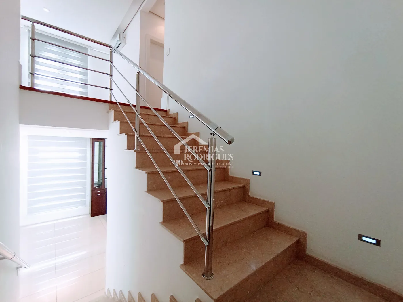 Casa para venda e locação com 4 suítes no Condomínio Taubaté Village em Taubaté/SP.