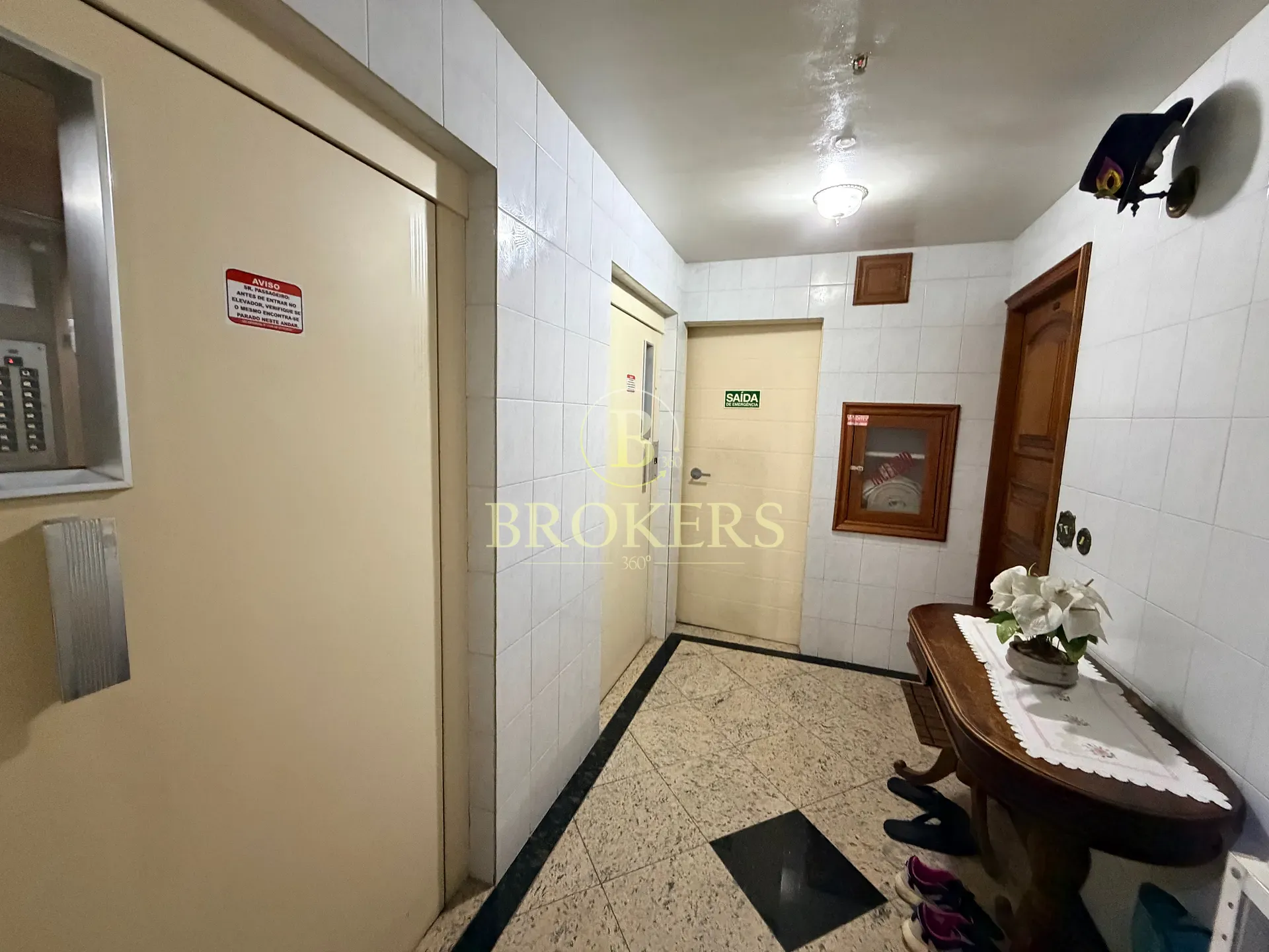 Apartamento modernizado à venda  junto ao Bairro Peixoto, Copacabana! Espaçoso 162m², Varandão, 3 q — foto 2