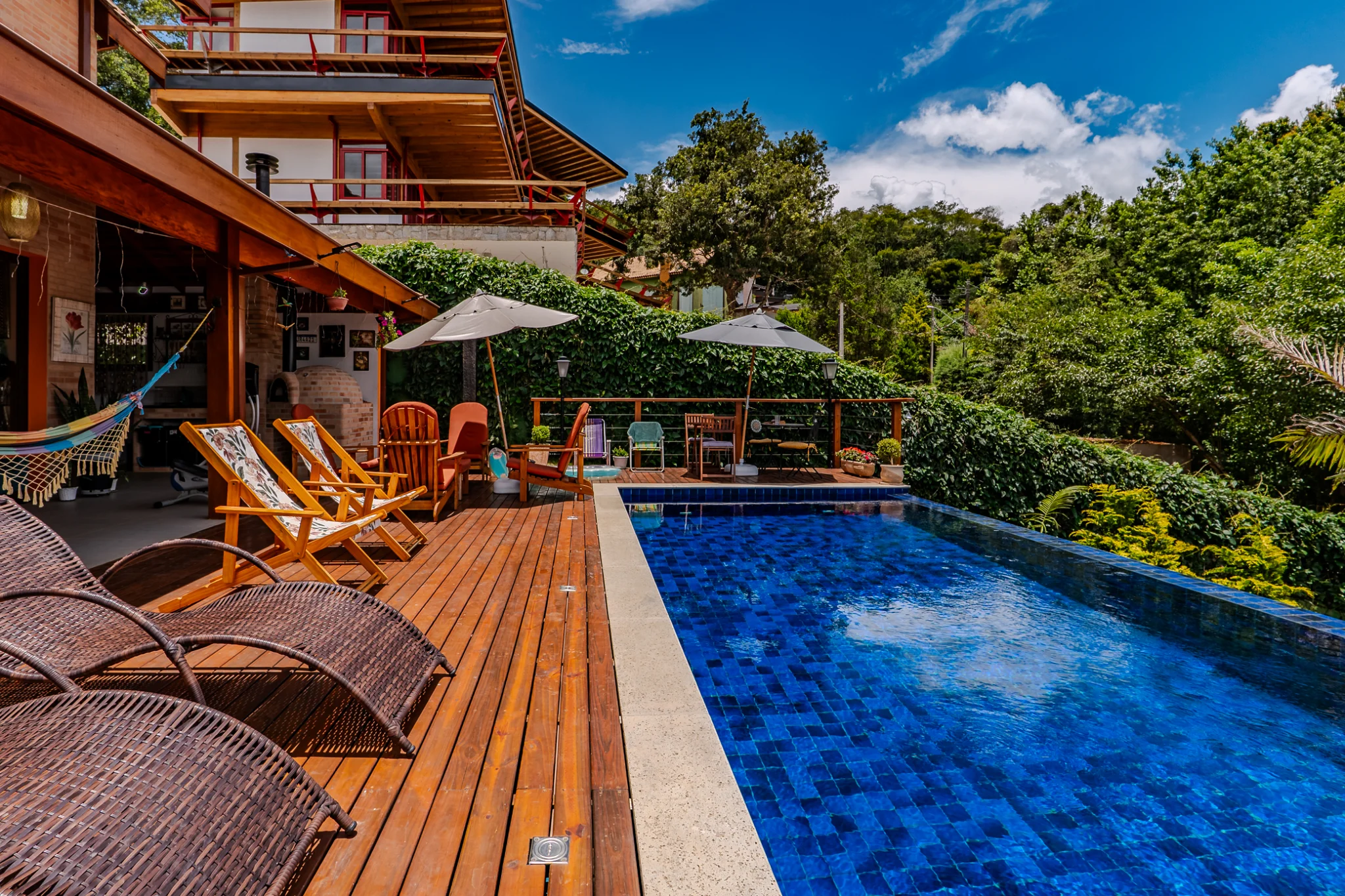 Casa à venda com 3 suítes no Condomínio Parque da Mantiqueira em Santo Antônio do Pinhal/SP. 