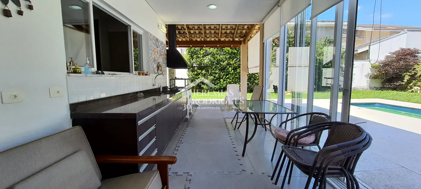 Casa com 3 suítes para venda no Condomínio Campos Do Conde II Versailles em Tremembé/SP