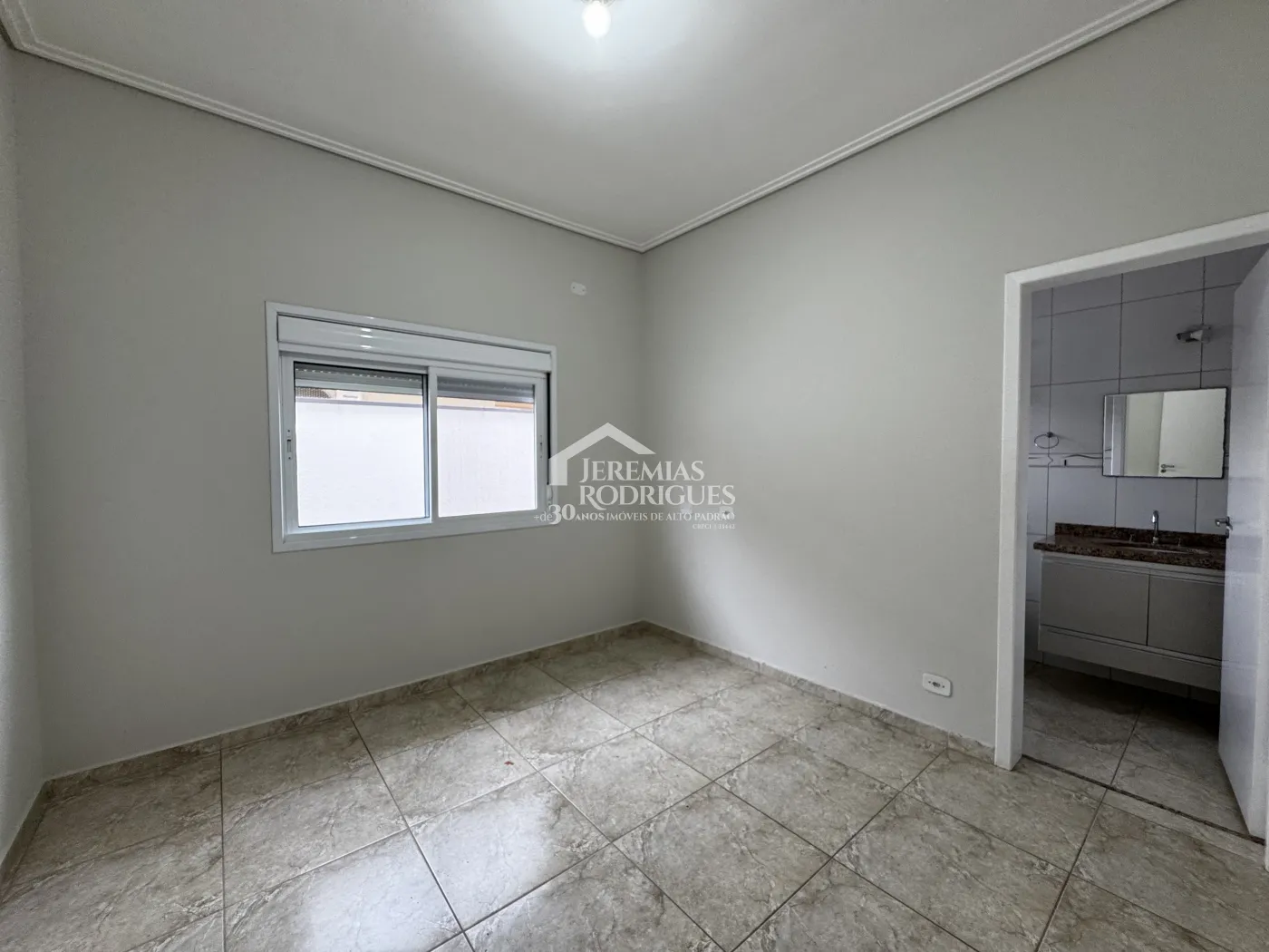 Casa para venda e locação com 3 suítes no Condomínio Real Ville em Pindamonhangaba/SP