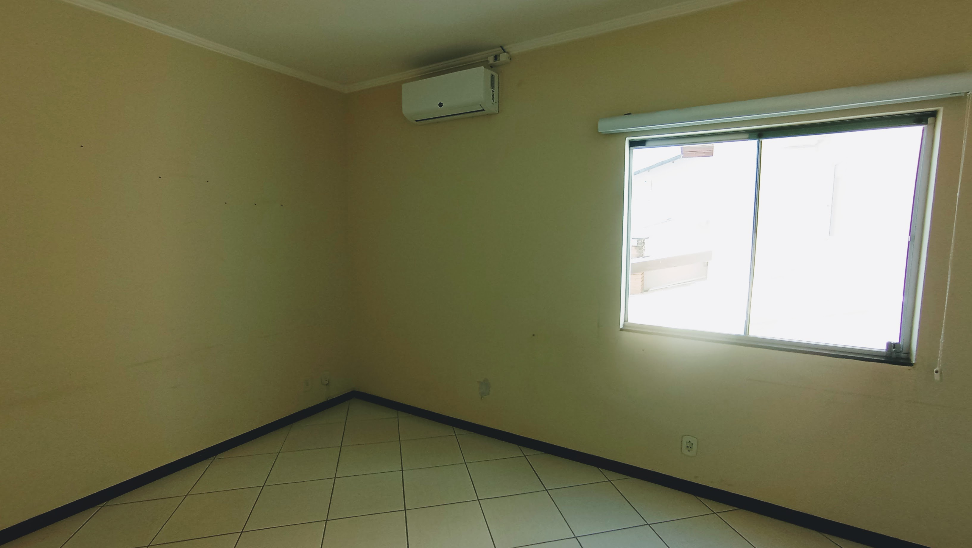 Casa para venda e locação com 3 dormitórios no Condomínio Vale dos Príncipes em Taubaté/SP.