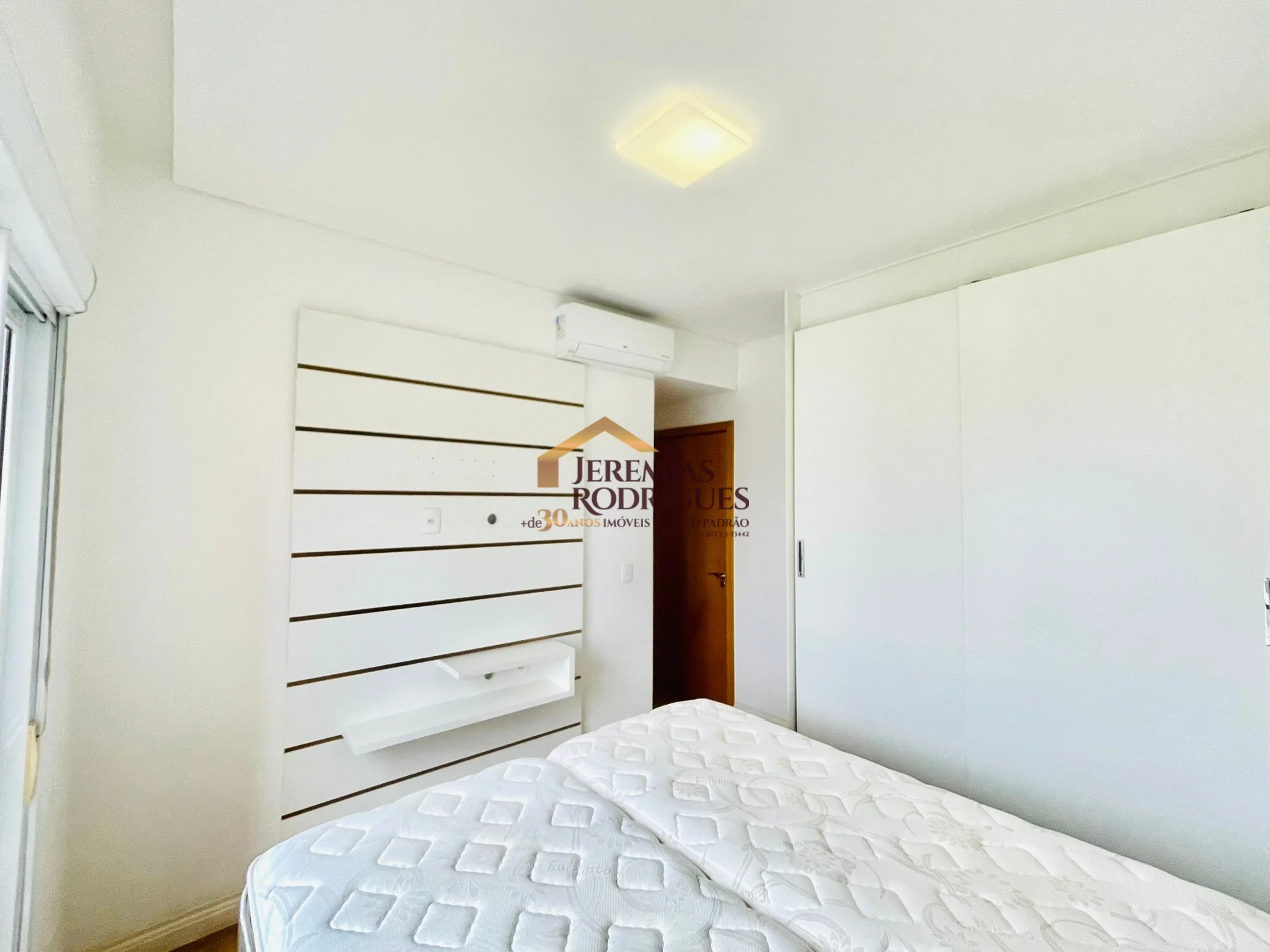 Apartamento Mobiliado para locação e venda no Condomínio Des Arts em Taubaté/SP.