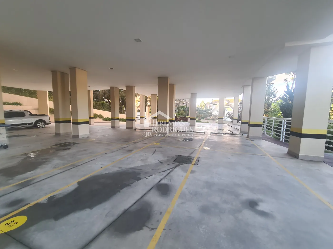 Apartamento para venda com 3 dormitórios no Condomínio Vila Americana em Campos do Jordão/SP