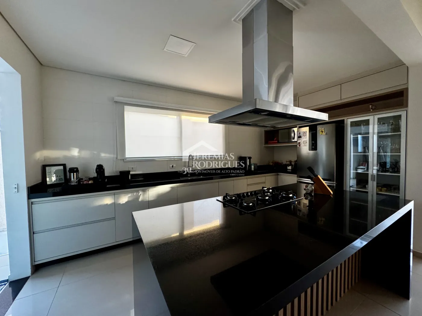 Casa à venda com 3 suítes no Condomínio Reserva dos Lagos em Pindamonhangaba/SP.