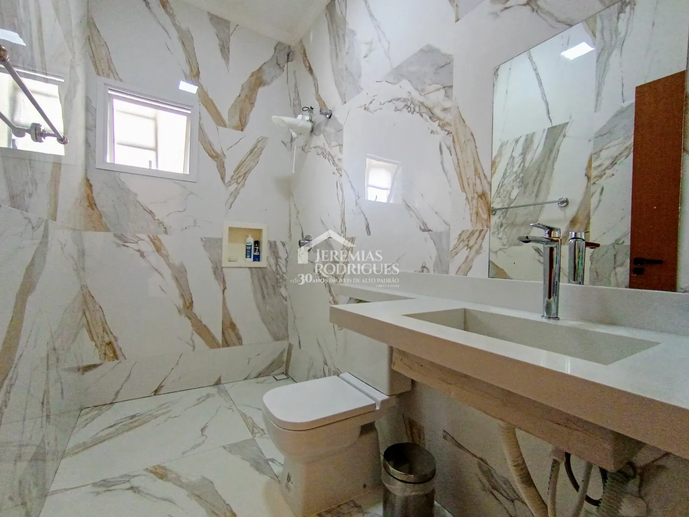 Casa para venda com 2 dormitórios no Residencial Charles Schineider em Taubaté/SP
