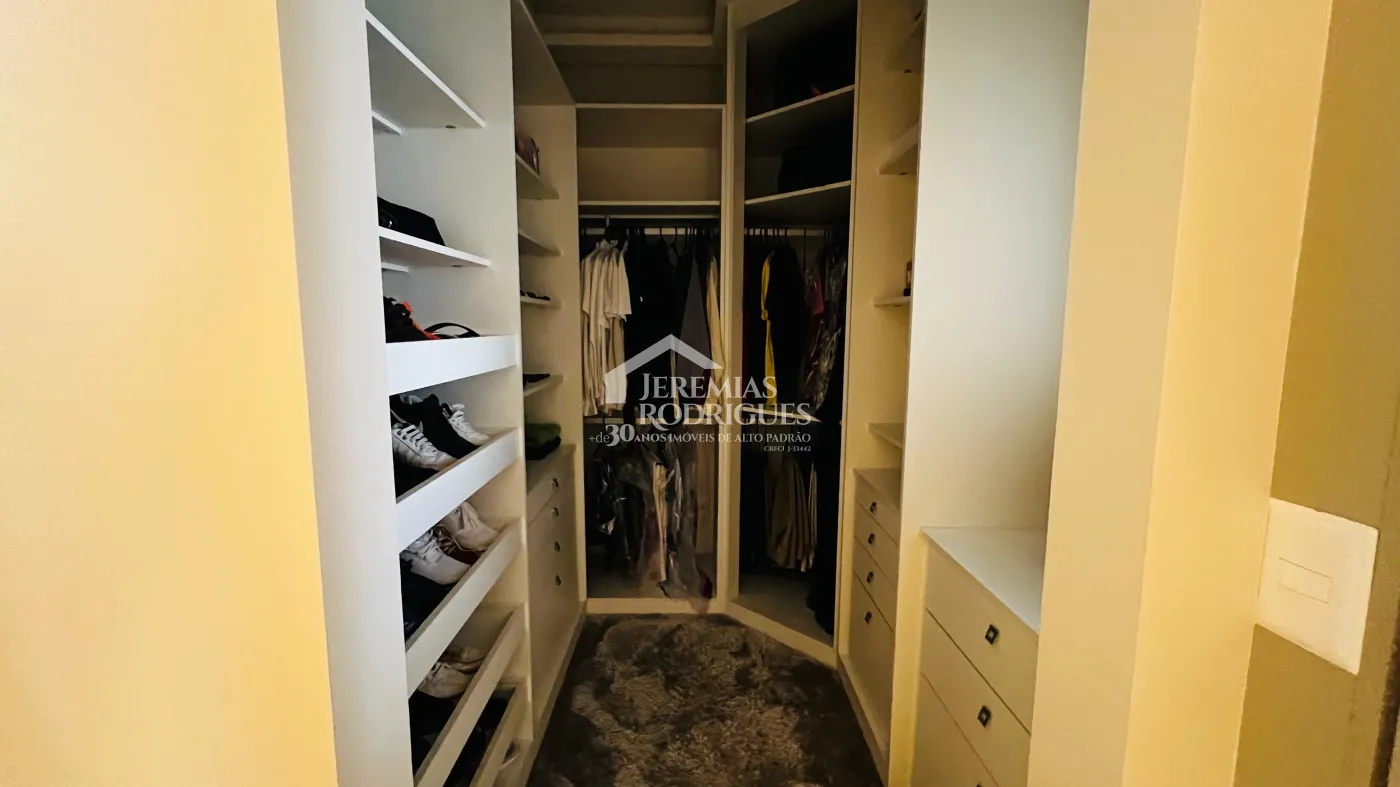 Casa para venda e locação com 6 dormitórios no Condomínio Chácaras Cataguá em Taubaté/SP.