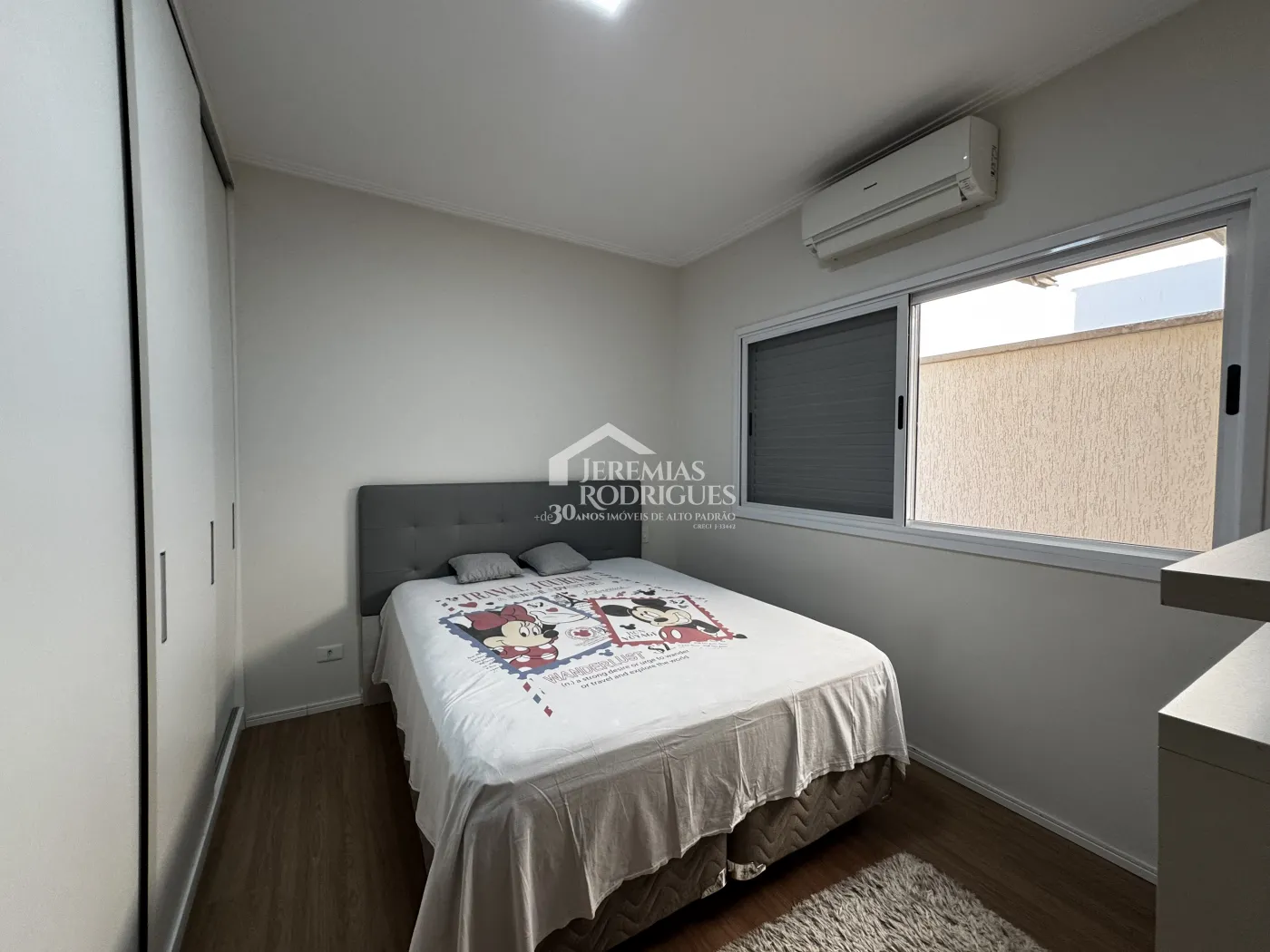 Casa à venda com 3 suítes no Condomínio Reserva dos Lagos em Pindamonhangaba/SP.