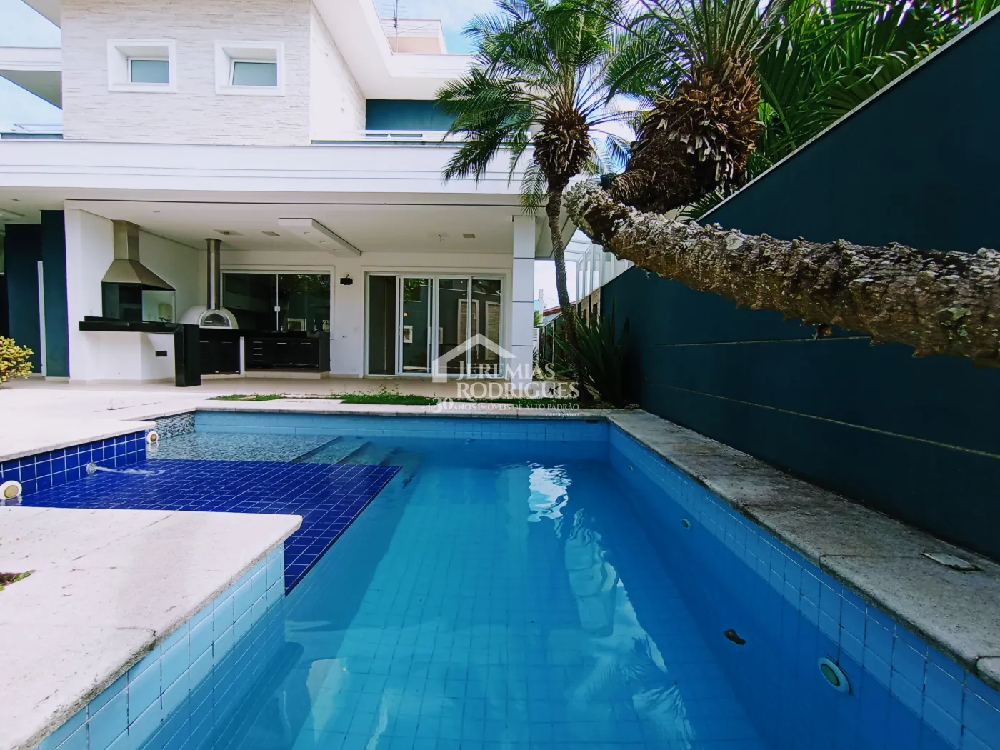 Casa para venda e locação com 4 suítes no Condomínio Taubaté Village em Taubaté/SP.