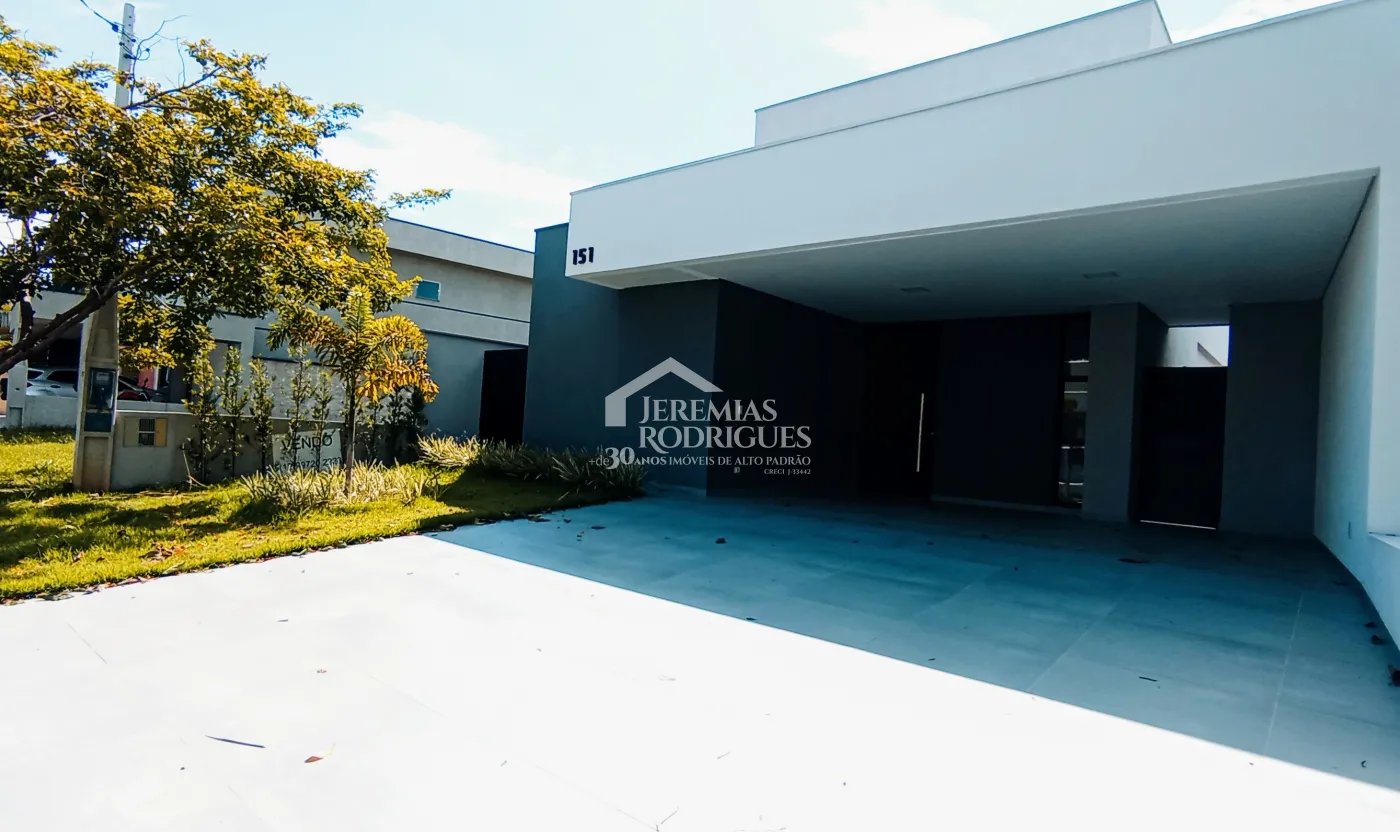 Casa à venda com 3 suítes no Condomínio Campos do Conde II em Tremembé/SP.