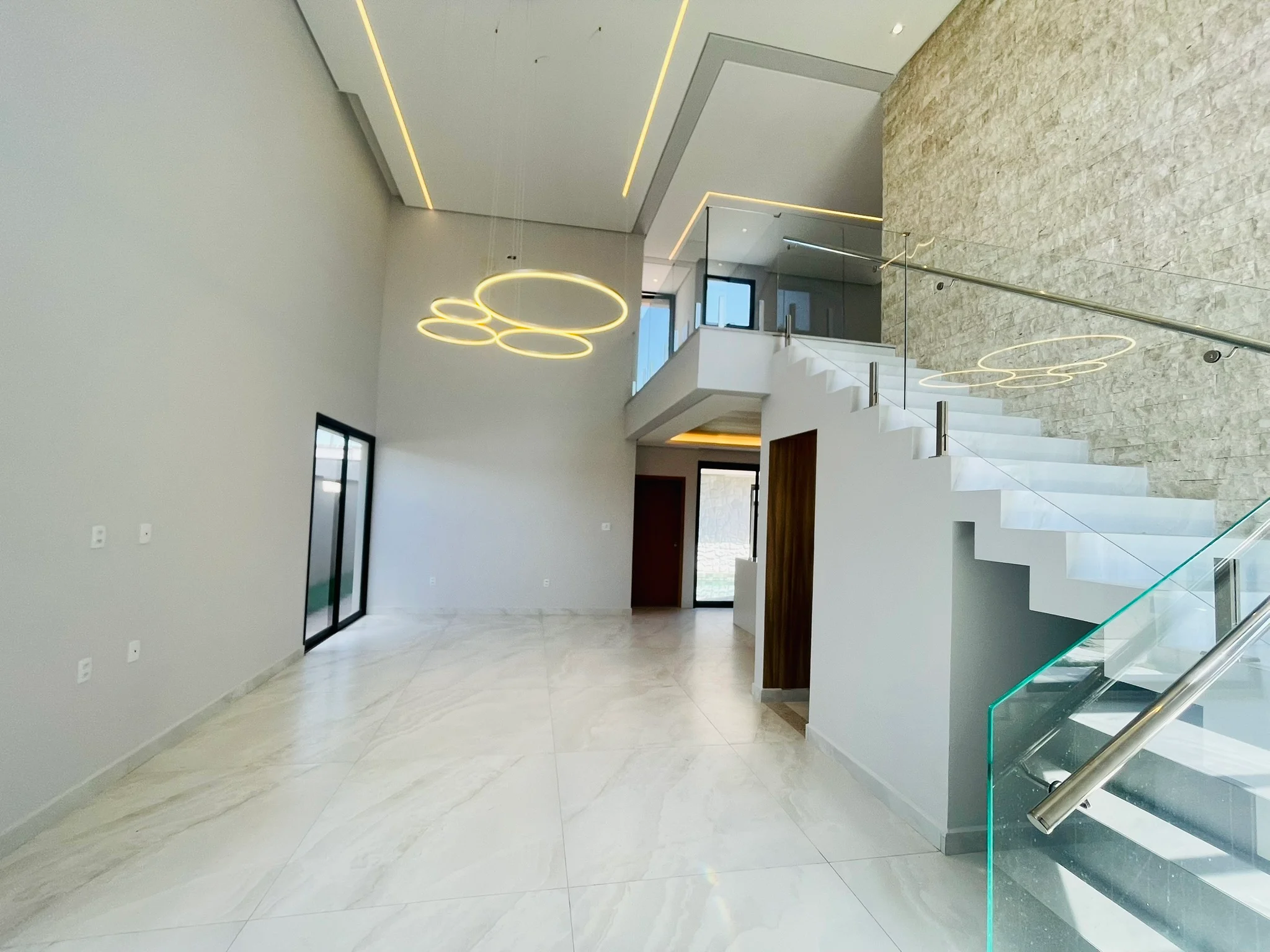 Casa para venda e locação com 3 dormitórios no Condomínio Terras do Vale em Caçapava/SP. 