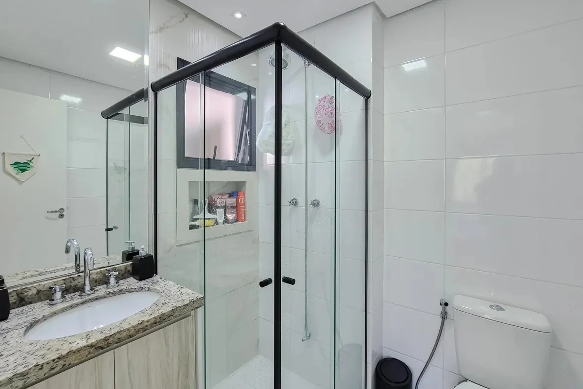 Oportunidade no Centro de SBC: Apartamento Moderno de 74m², 2 Suítes, Varanda Gourmet e 2 Vagas Livres – Abaixo do Valor de Avaliação!