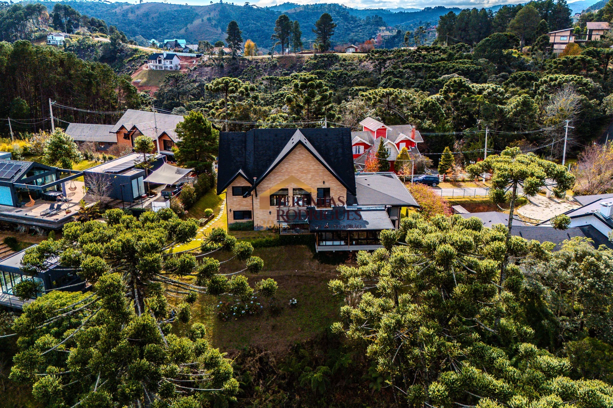 Casa à venda no Condomínio Iporanga em Campos do Jordão/SP.  — foto 34