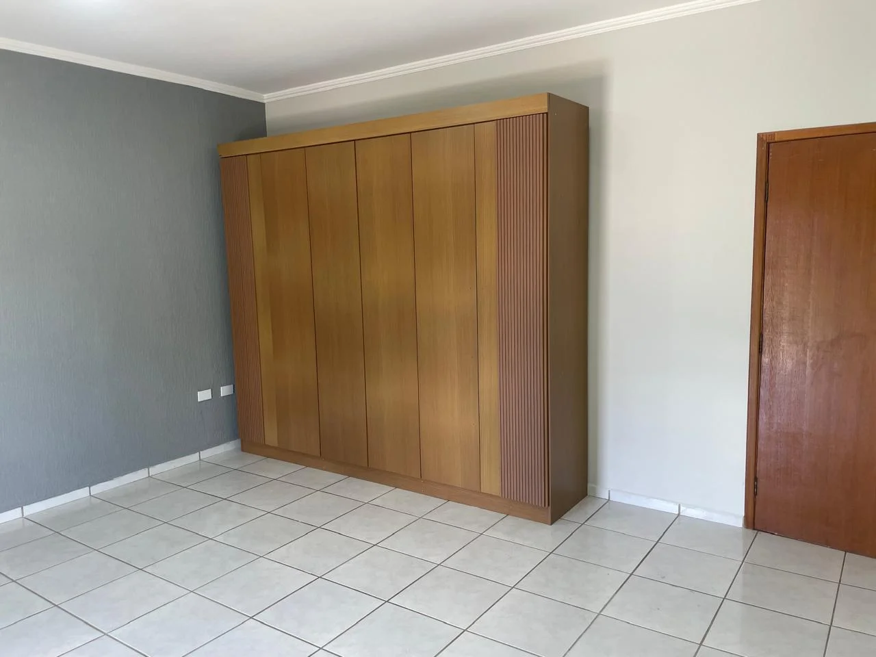 Casa para venda e locação com 4 dormitórios no Condomínio Campos do Conde I em Tremembé/SP