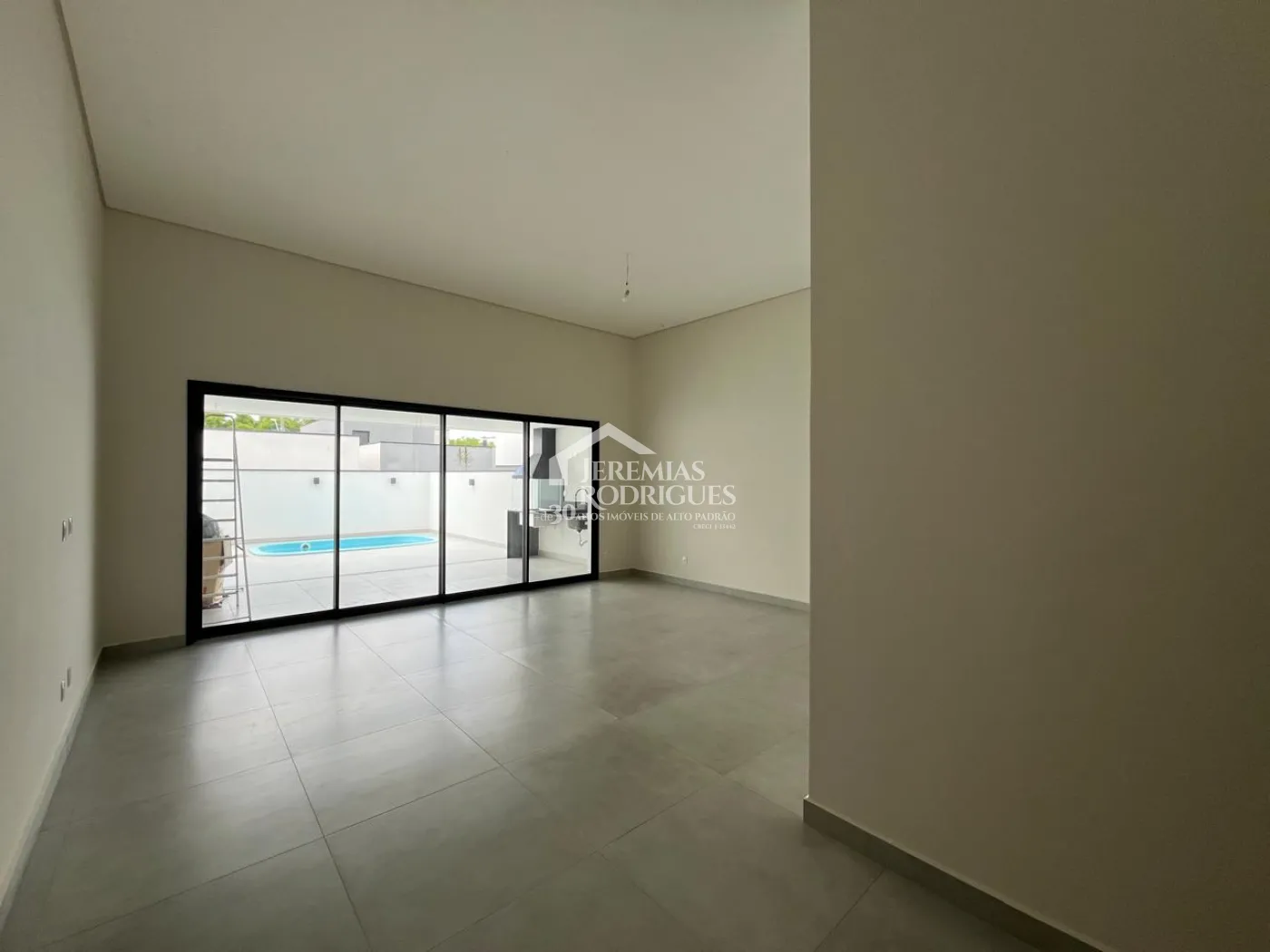 Casa com 3 dormitórios, 184 m² - Condomínio Parque das Araucárias - Tremembé/SP.