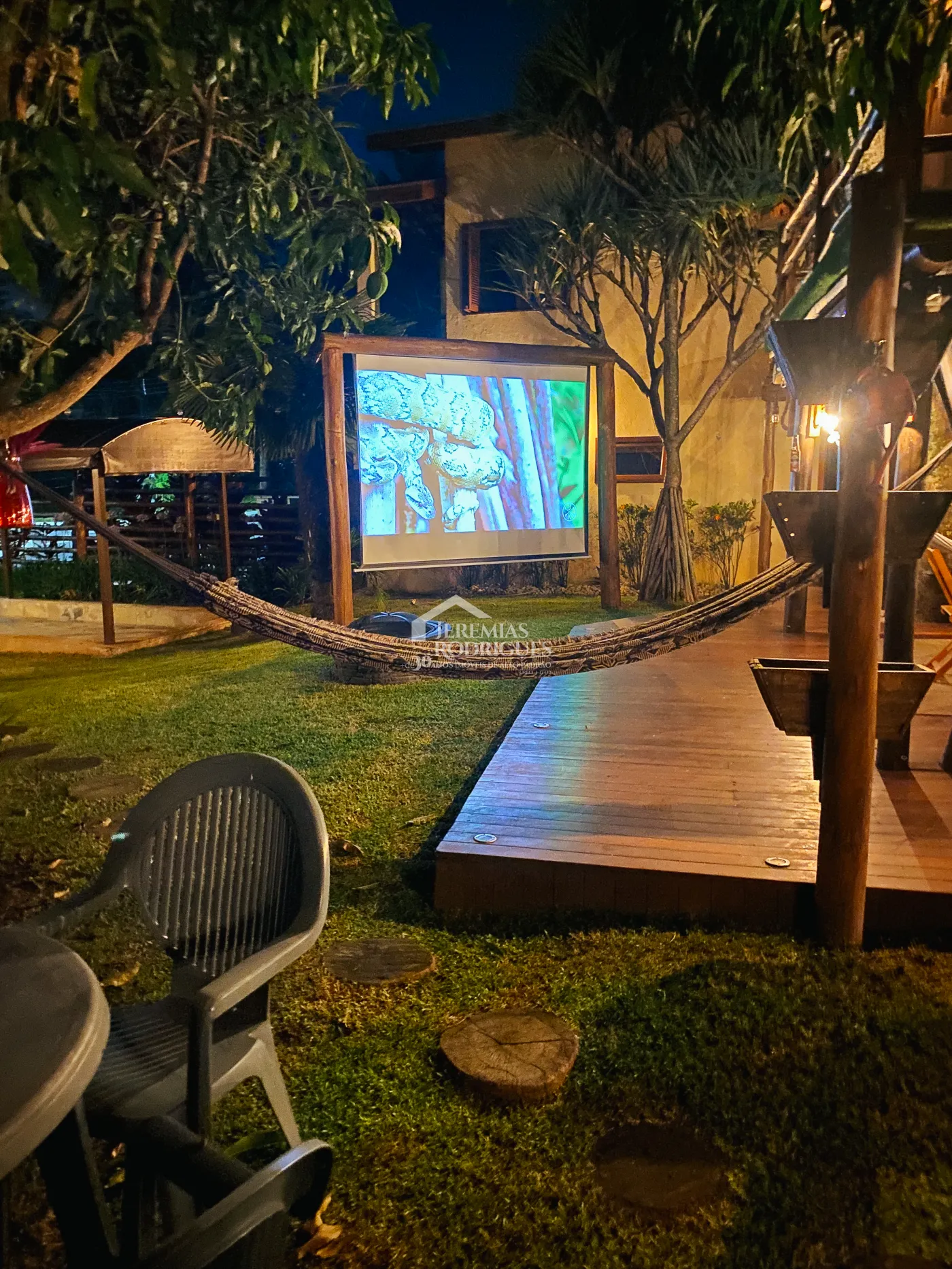 Casa para venda e locação com 5 dormitórios no Condomínio Taubaté Village em Taubaté/SP.