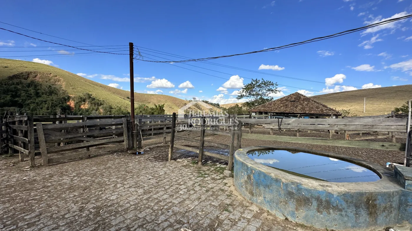 Fazenda para criação de gado de corte e plantação de milho, com mais de 612 hectares, em Cruzeiro-SP.
