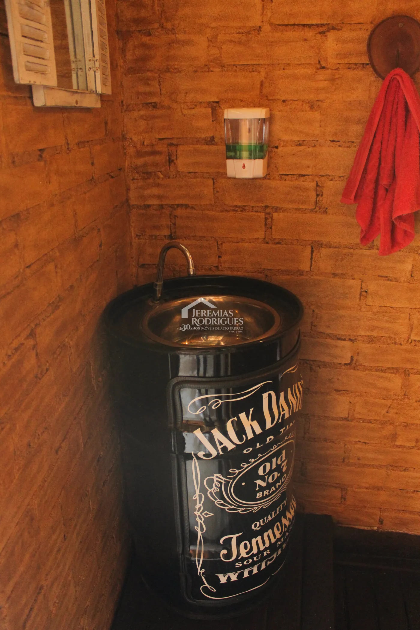 Casa para venda e locação com 5 dormitórios no Condomínio Taubaté Village em Taubaté/SP.