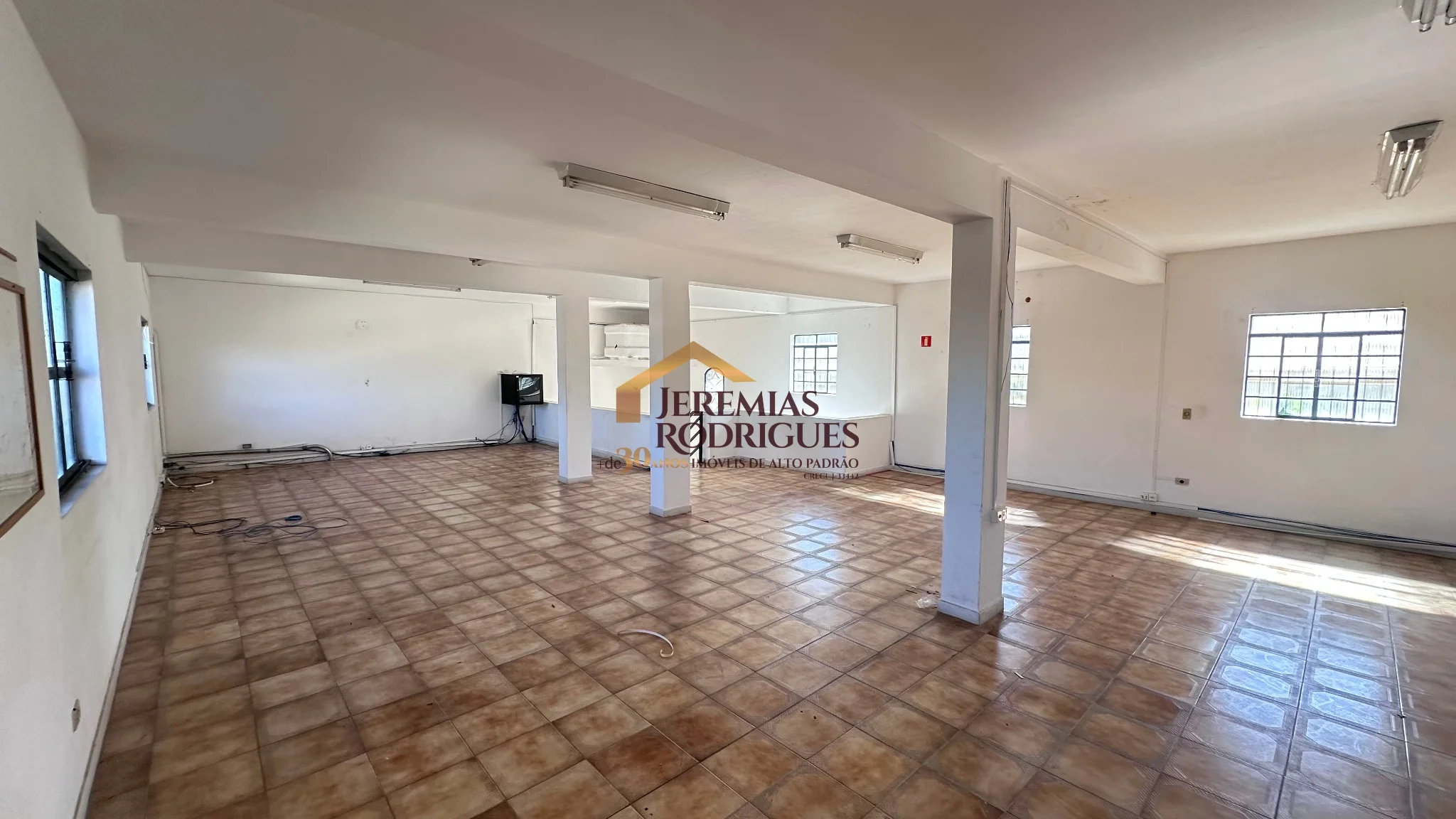 Ponto Comercial para locação no Centro em Pindamonhangaba/SP.