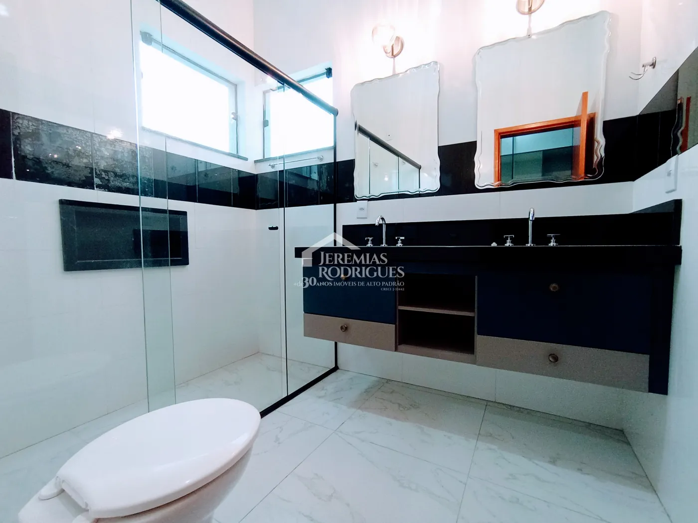 Casa para venda e locação com 3 dormitórios, no Condomínio Colonial Village II em Pindamonhangaba/SP