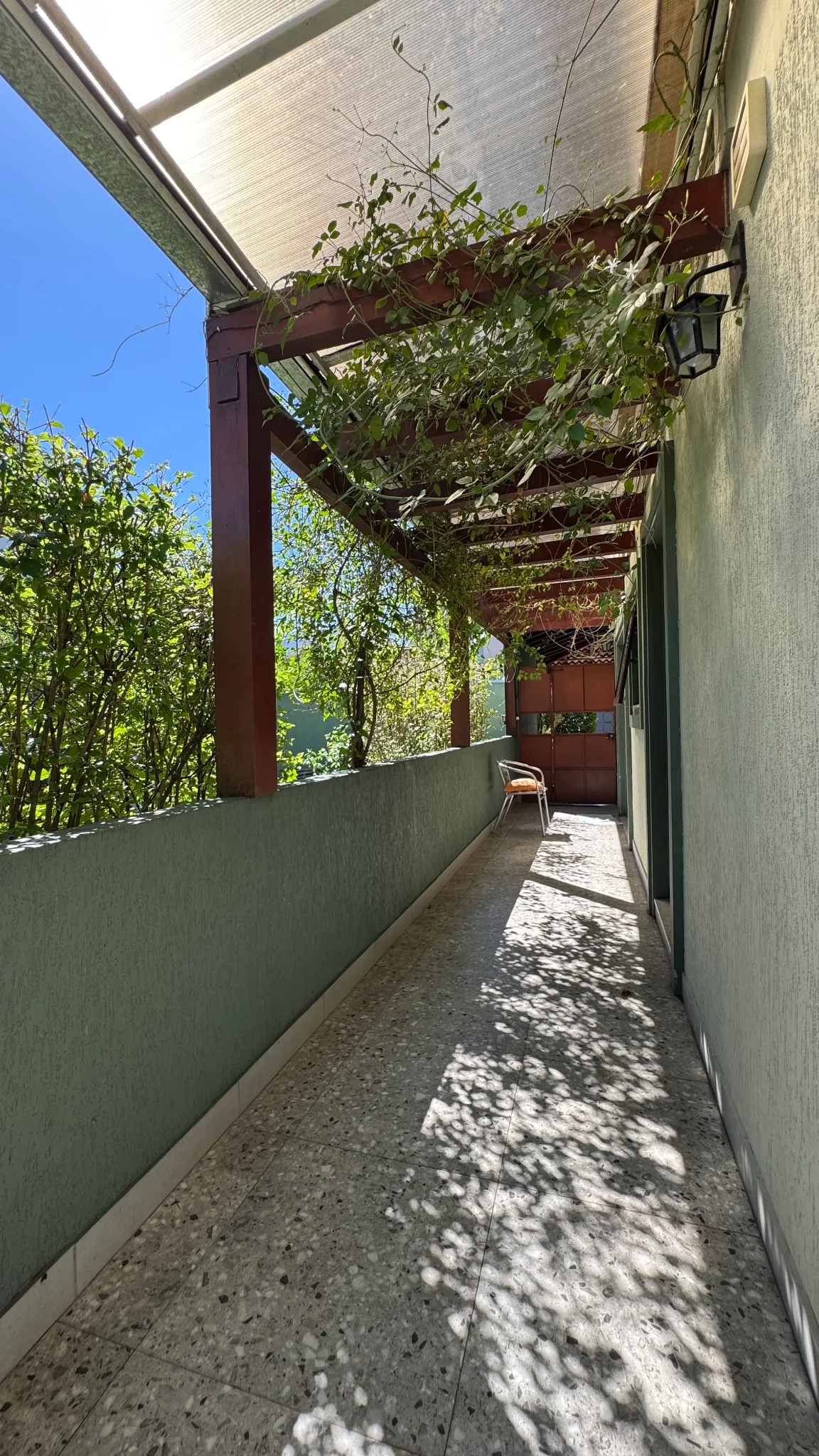Casa e terreno á venda no Condomínio Campos do Conde III em Tremembé/SP.