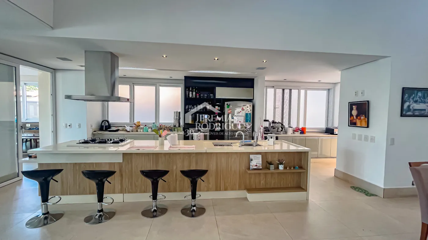 Casa à venda com 6 suítes - Condomínio Village Paineiras - Pindamonhangaba/SP