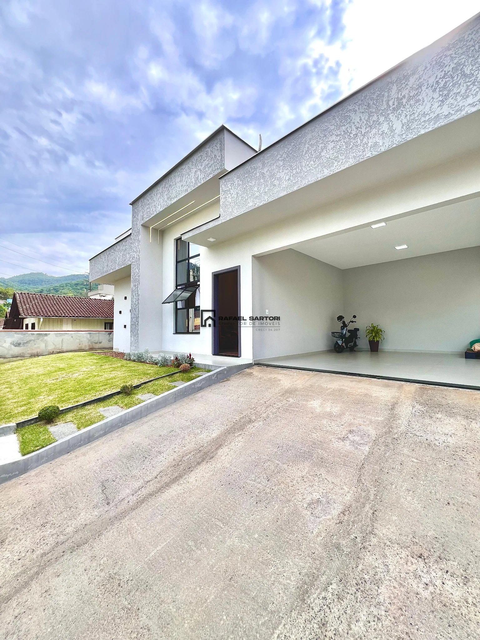CASA COM 03 QUARTOS NA ILHA DA FIGUEIRA
