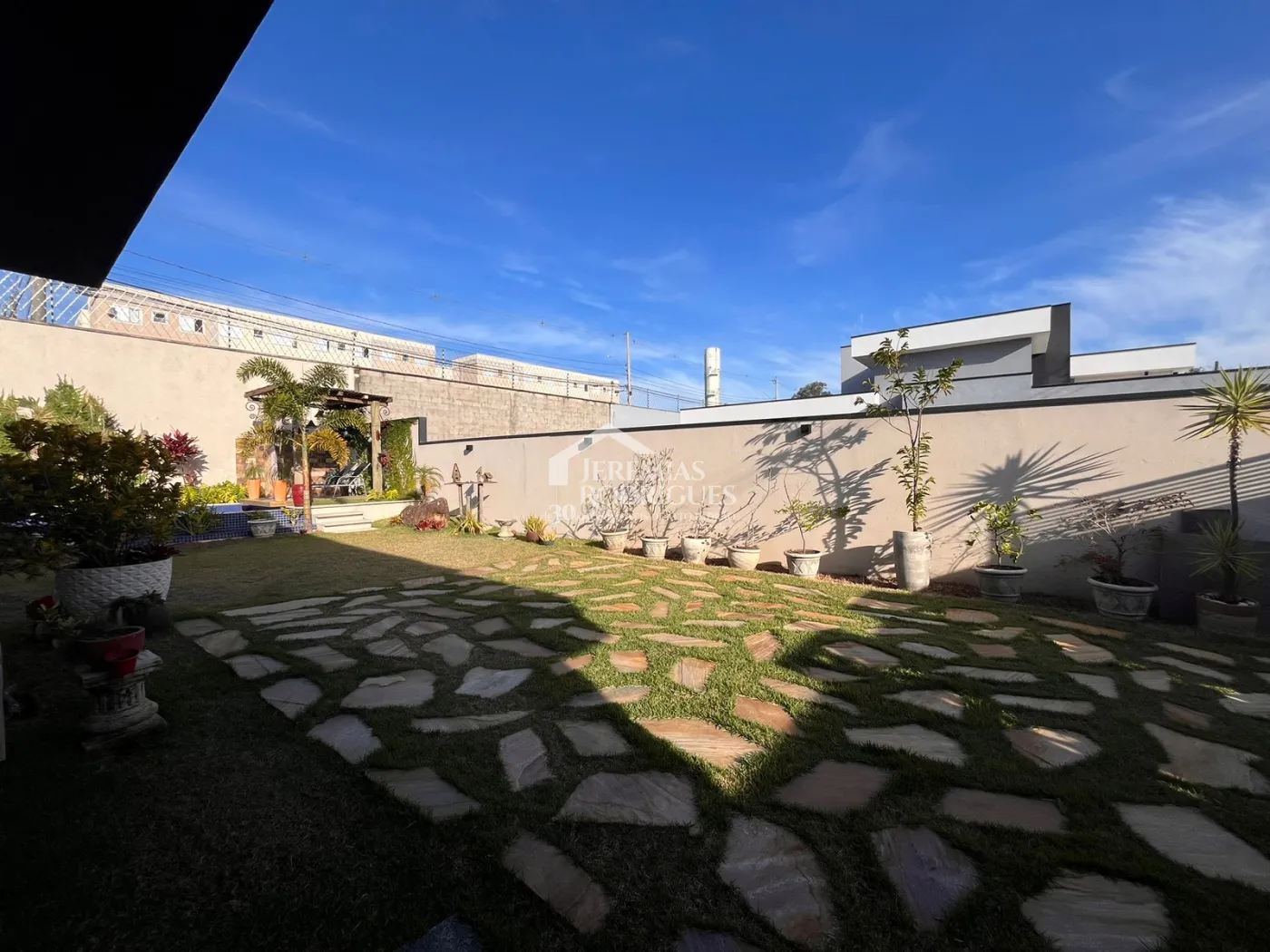 Casa para venda e locação com 2 suítes no Condomínio Verdes Vales em Taubaté/SP