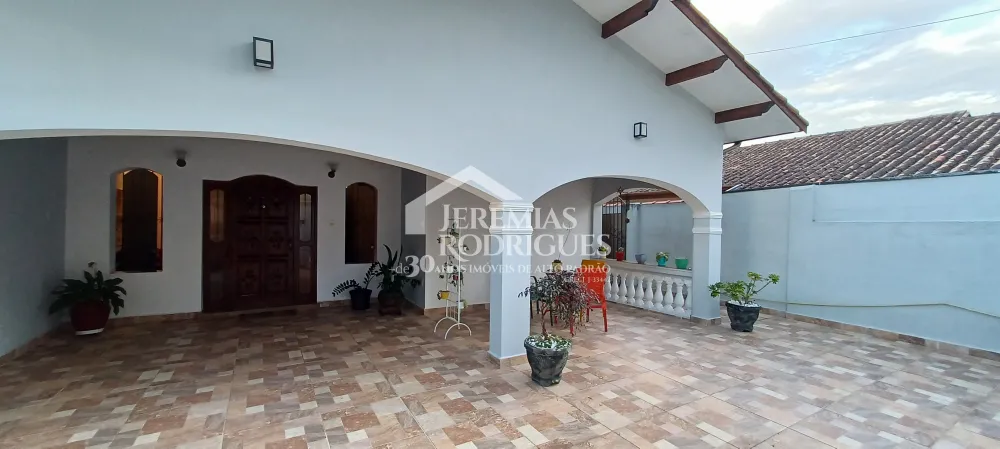 Casa com 3 dormitórios, 233 m² - Santana - Pindamonhangaba/SP