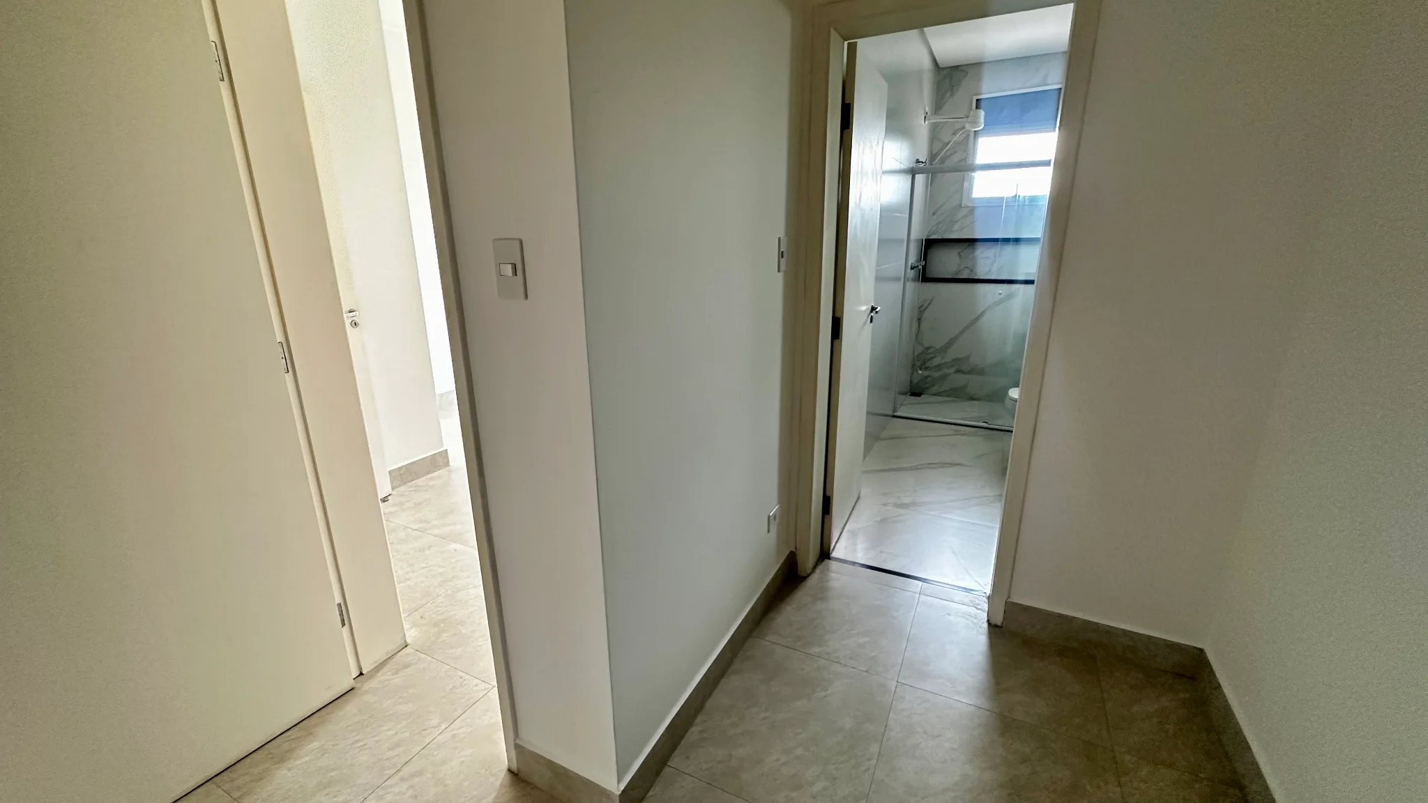 Casa para locação com 4 dormitórios no Campos do Conde II em Tremembé/SP. 