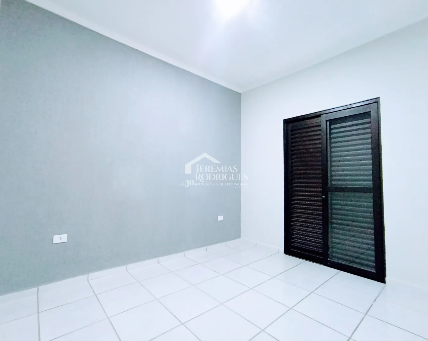 Casa para venda e locação com 4 dormitórios no Condomínio Campos do Conde I em Tremembé/SP