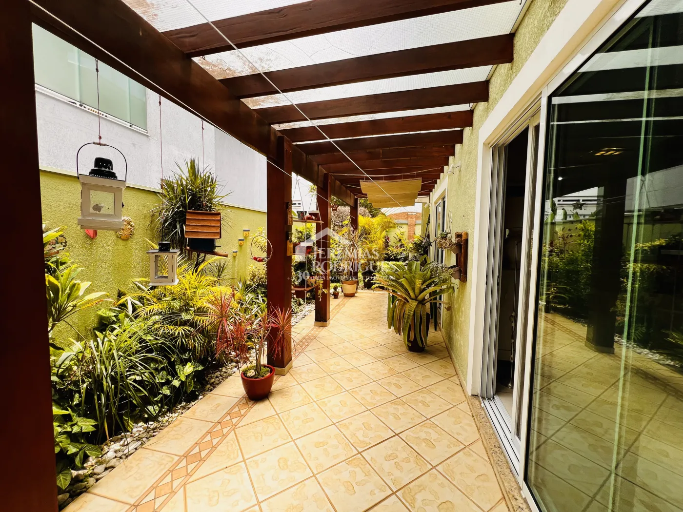 Casa com 4 dormitórios, 305 m² - Condomínio Taubaté Village - Taubaté/SP.