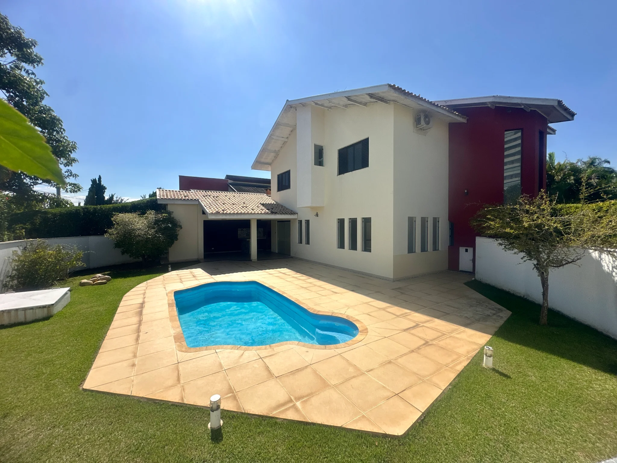 Casa para venda e locação no Condomínio Taubaté Village em Taubaté/SP.