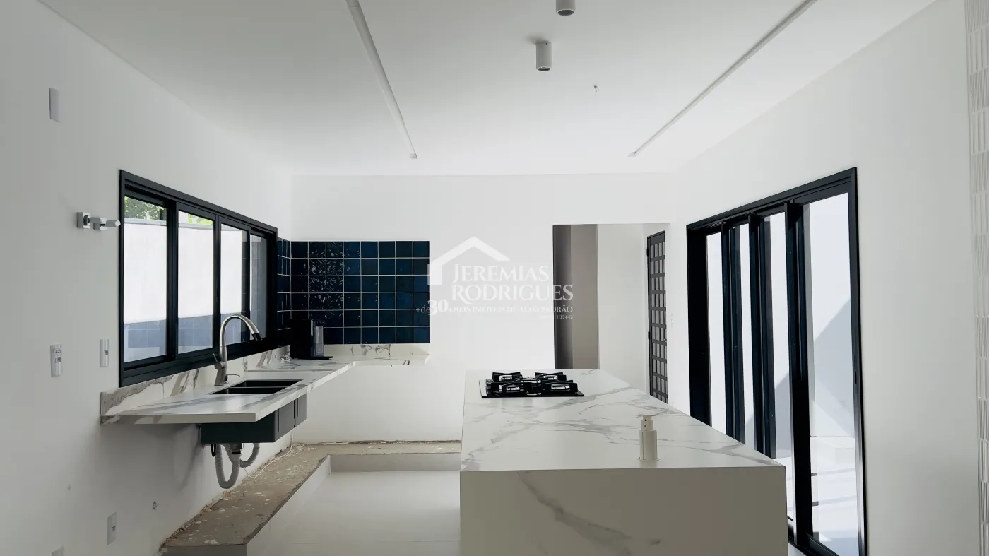 Casa à venda com 4 dormitórios no Condomínio Chácaras Cataguá em Taubaté/SP