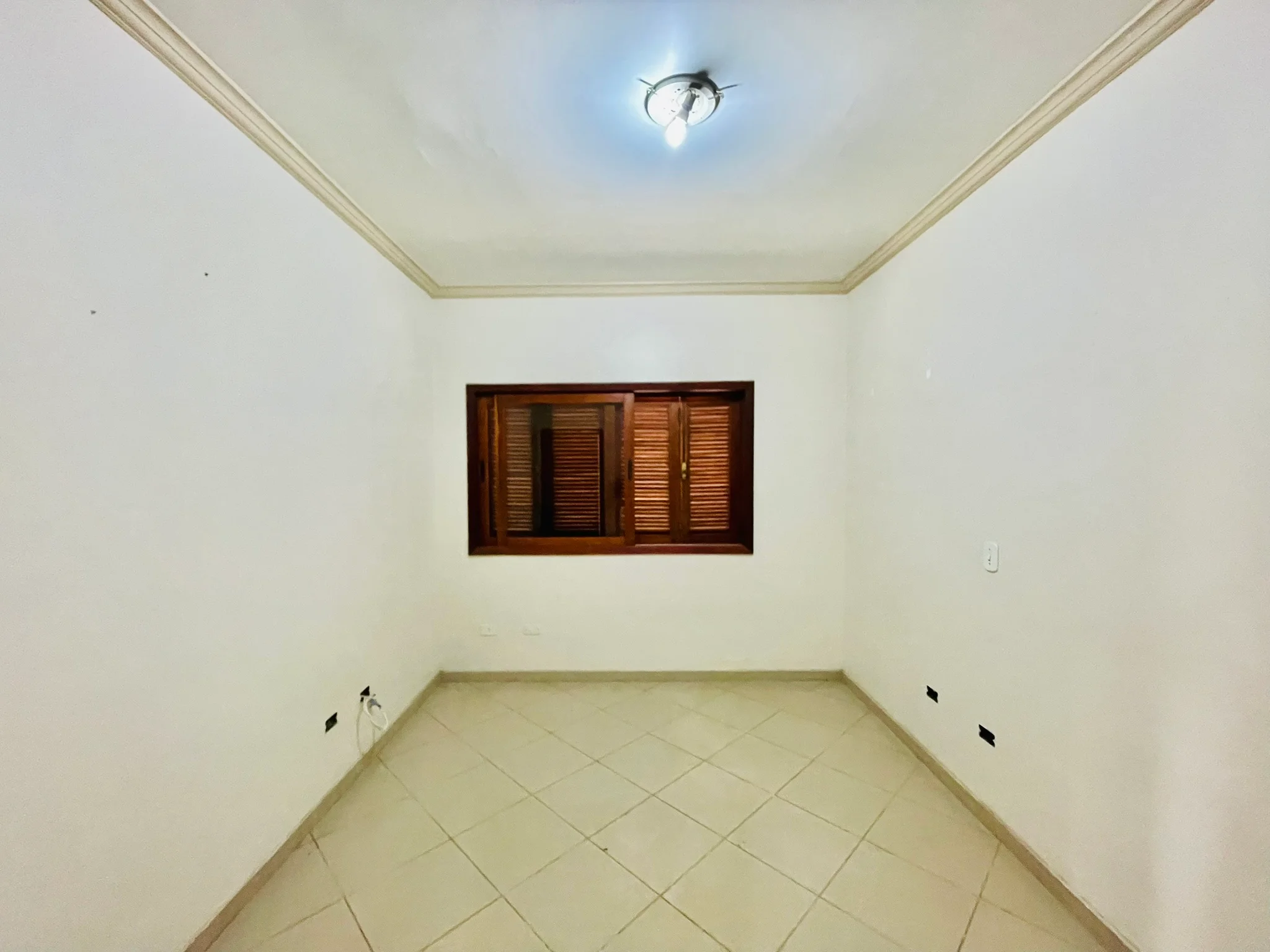 Casa para venda e locação no bairro Lessa em Pindamonhangaba/SP.