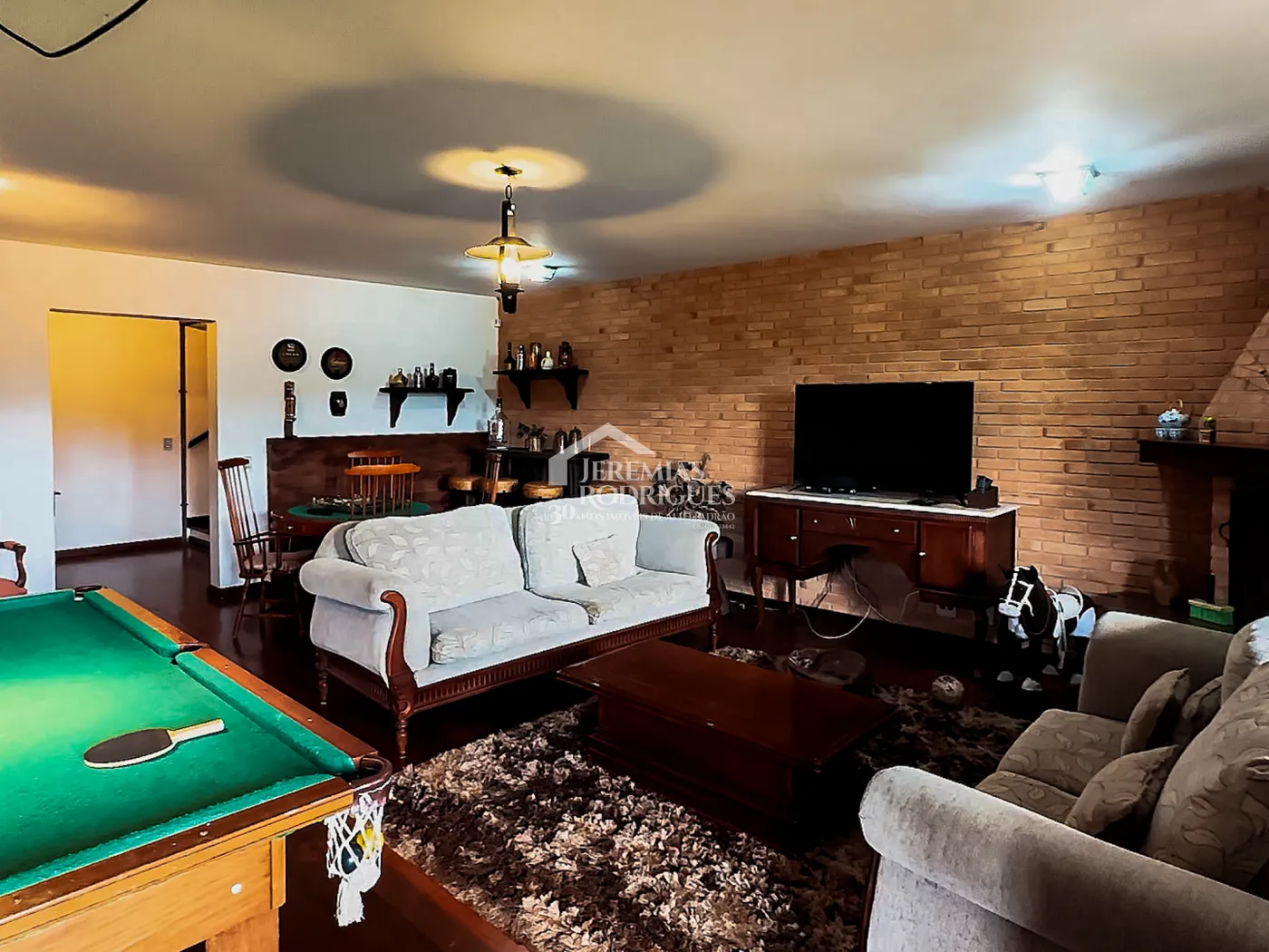 Casa à venda com 5 dormitórios no Condomínio Residencial Gran Ville em Campos do Jordão/SP.