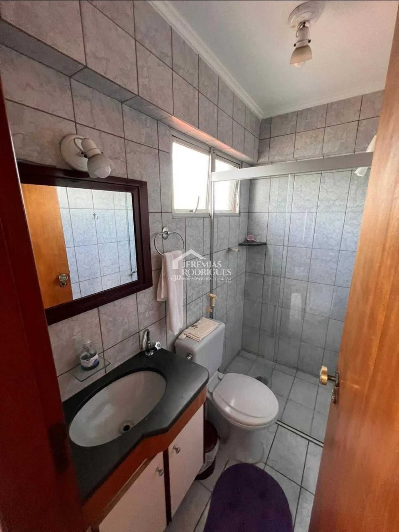 Cobertura duplex à venda com 2 dormitórios, 113 m² no Condomínio Sol Tropical em Ubatuba/SP.