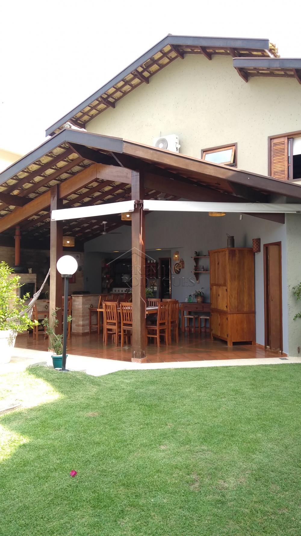 Casa à venda com 4 dormitórios no Condomínio Taubaté Village em Taubaté/SP. 