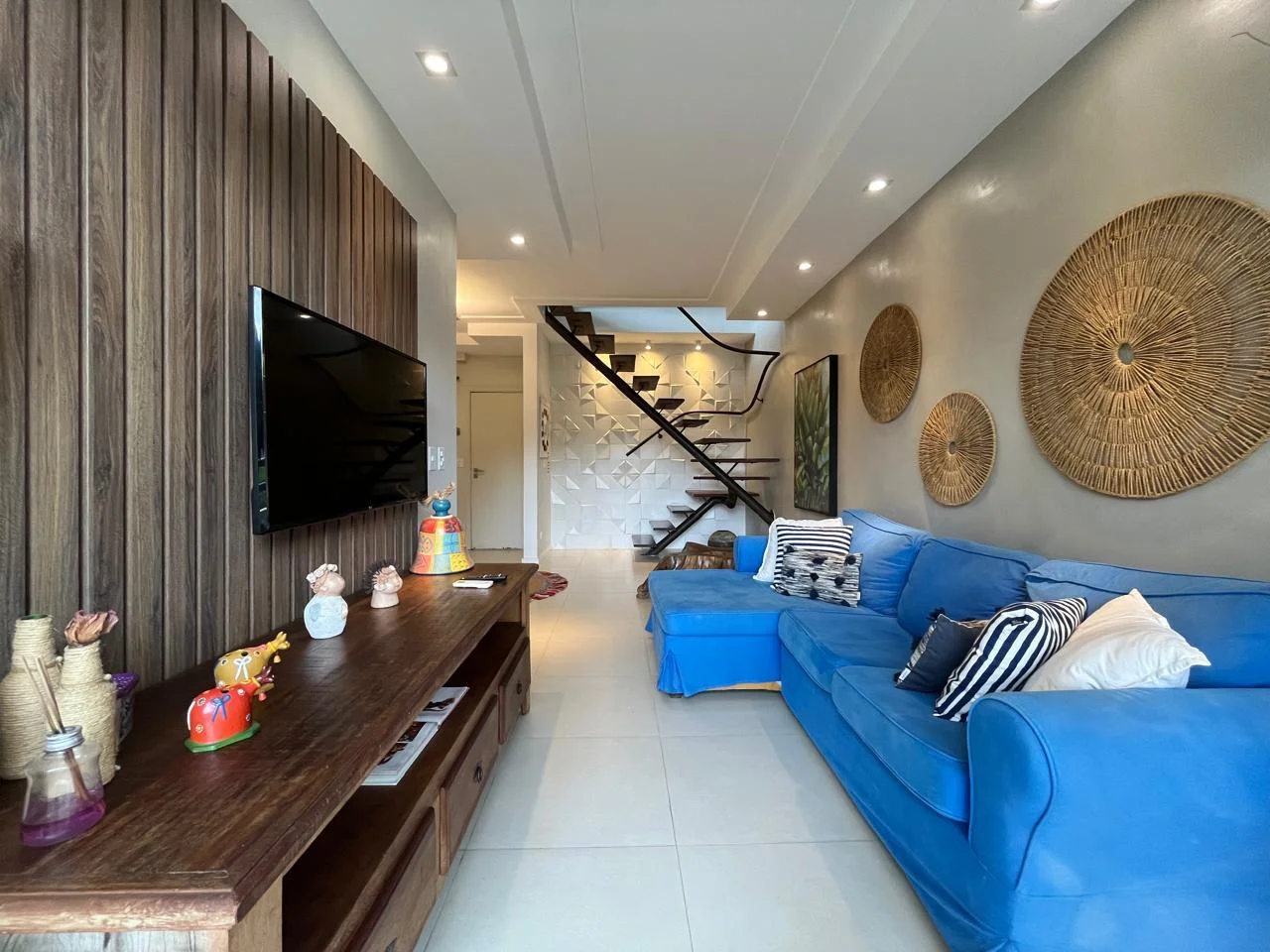 Apartamento à venda com 4 dormitórios, 260 m² no Edifício Recanto dos Nobres em Ubatuba/SP. 