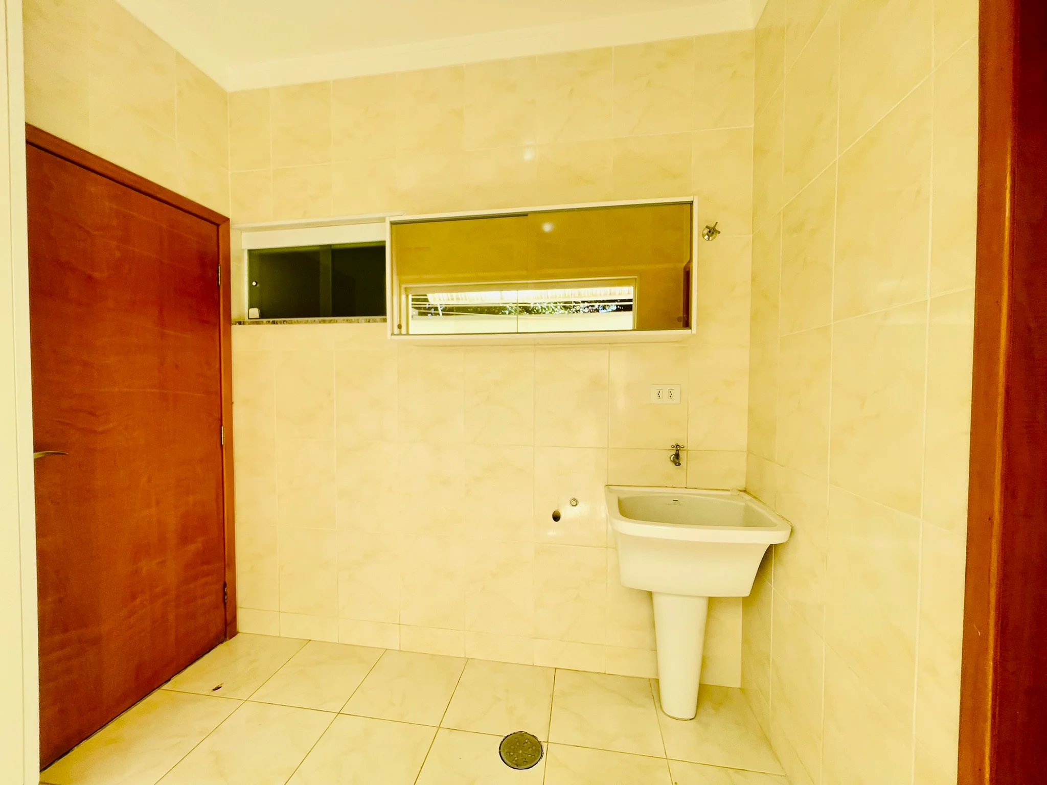 Casa à venda com 4 dormitórios no Condomínio Campos do Conde III em Tremembé/SP. 