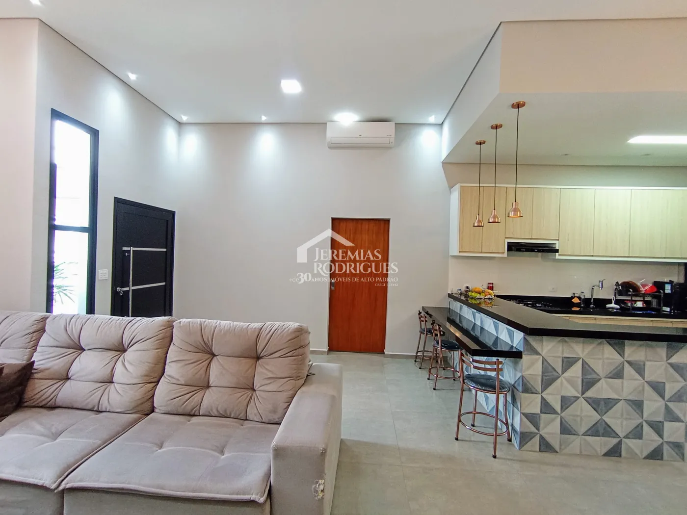 Casa à venda com 3 dormitórios no Condomínio Morada do Visconde em Tremembé/SP.