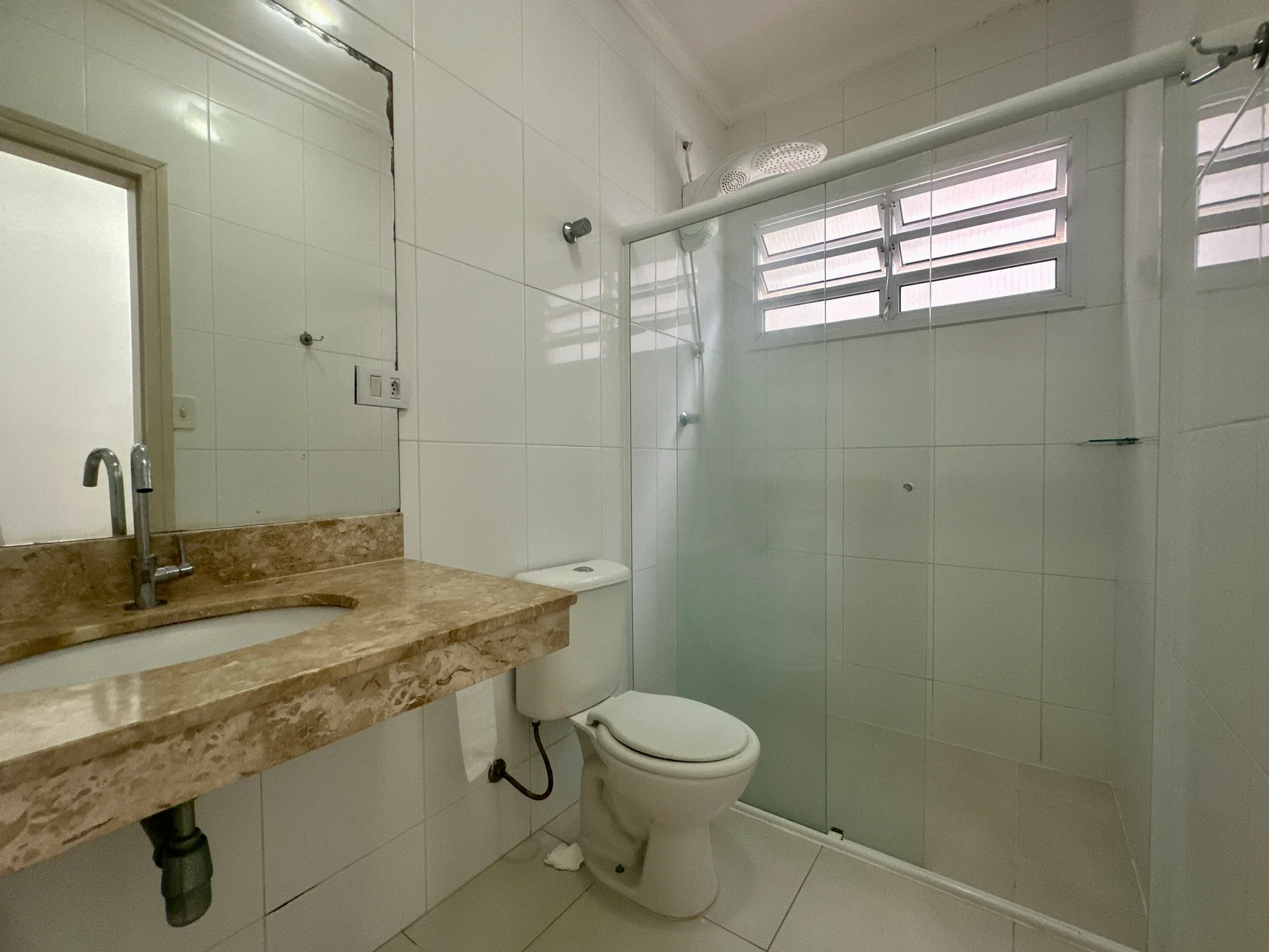 Casa com 3 dormitórios disponível para locação no Condomínio Bosque dos Pássaros em Tremembé/SP