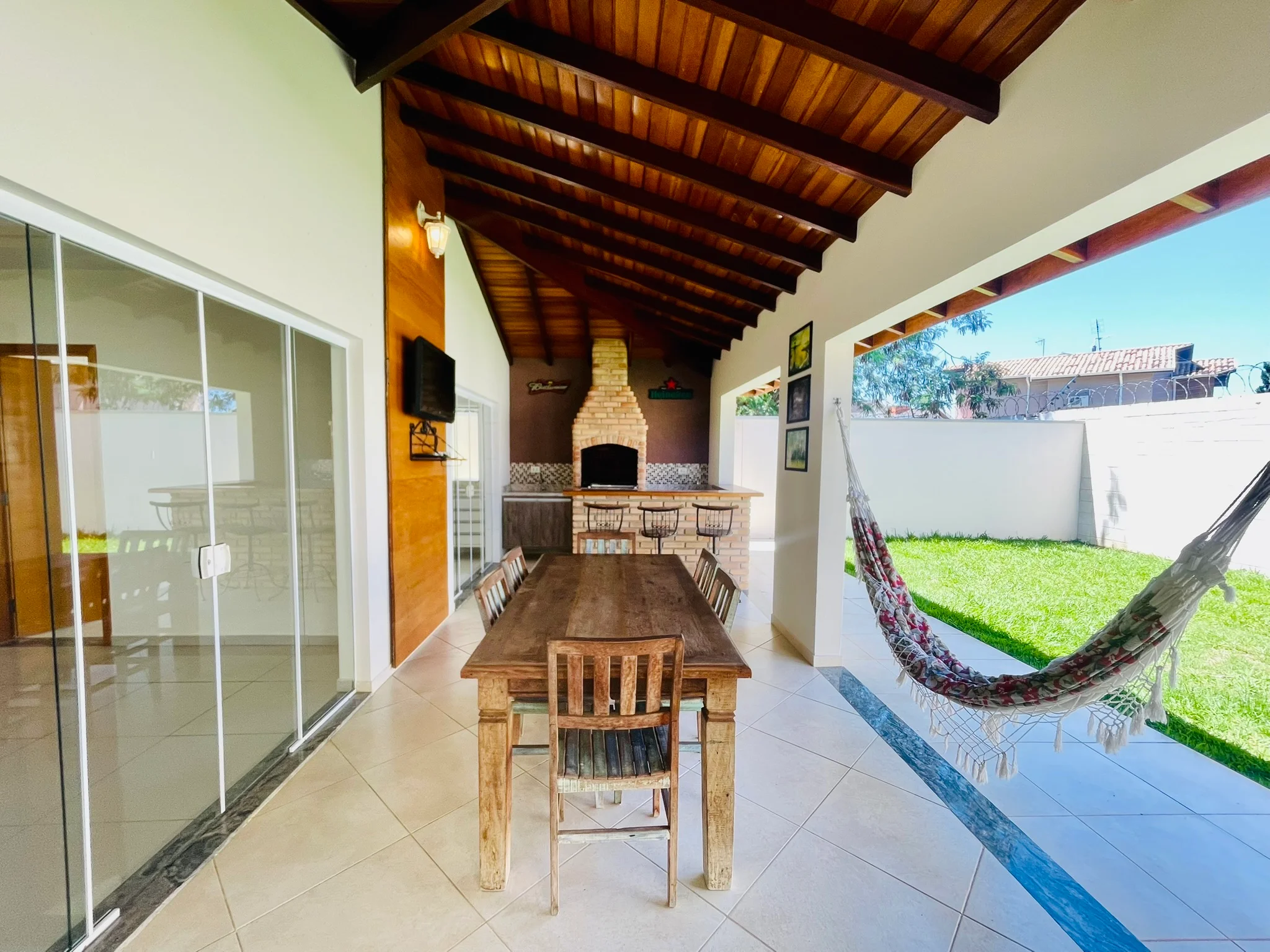 Casa à venda com 4 dormitórios no Condomínio Campos do Conde III em Tremembé/SP. 