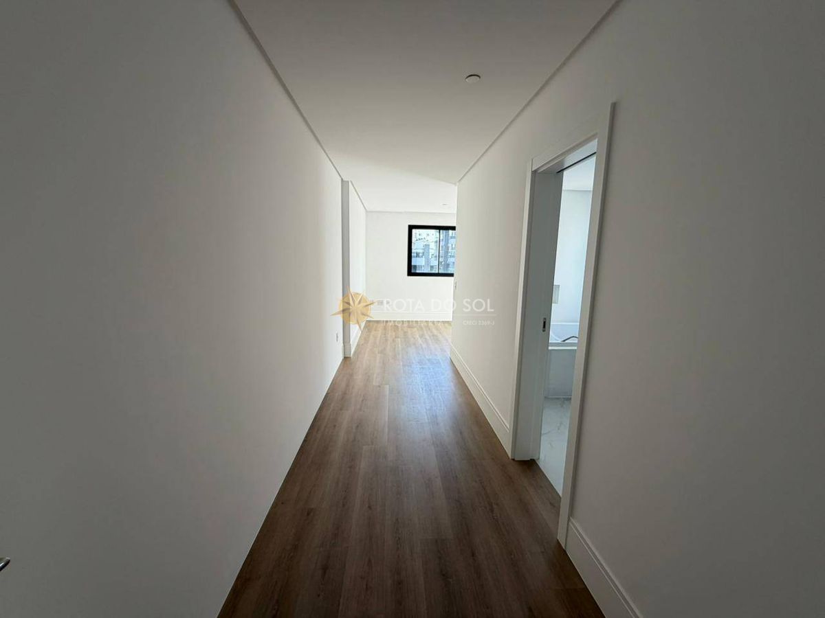 Maison Lafayette Apartamento Padrão Dallo com 4 Suítes em Meia Praia Itapema