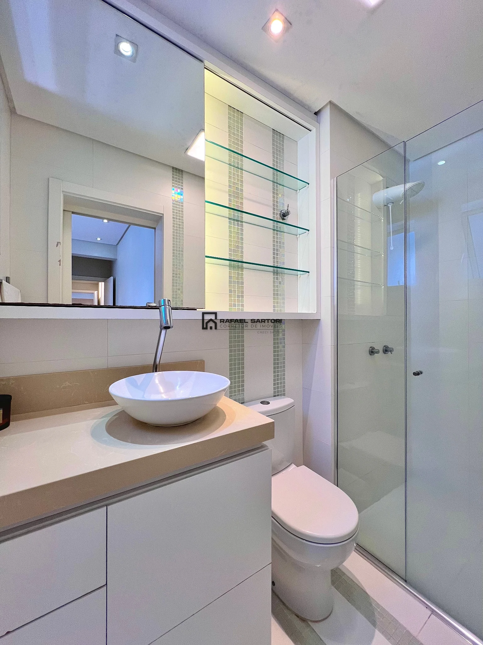 APARTAMENTO MOBILIADO NA DIVISA COM O CENTRO