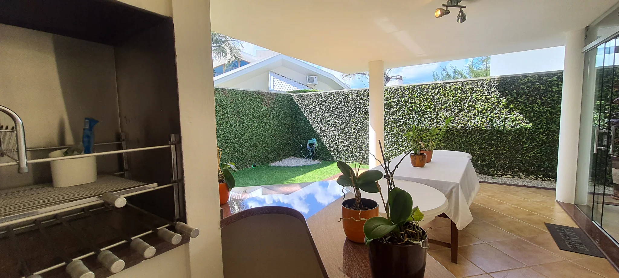 Casa à venda com 3 suítes no Condomínio Taubaté Village em Taubaté/SP