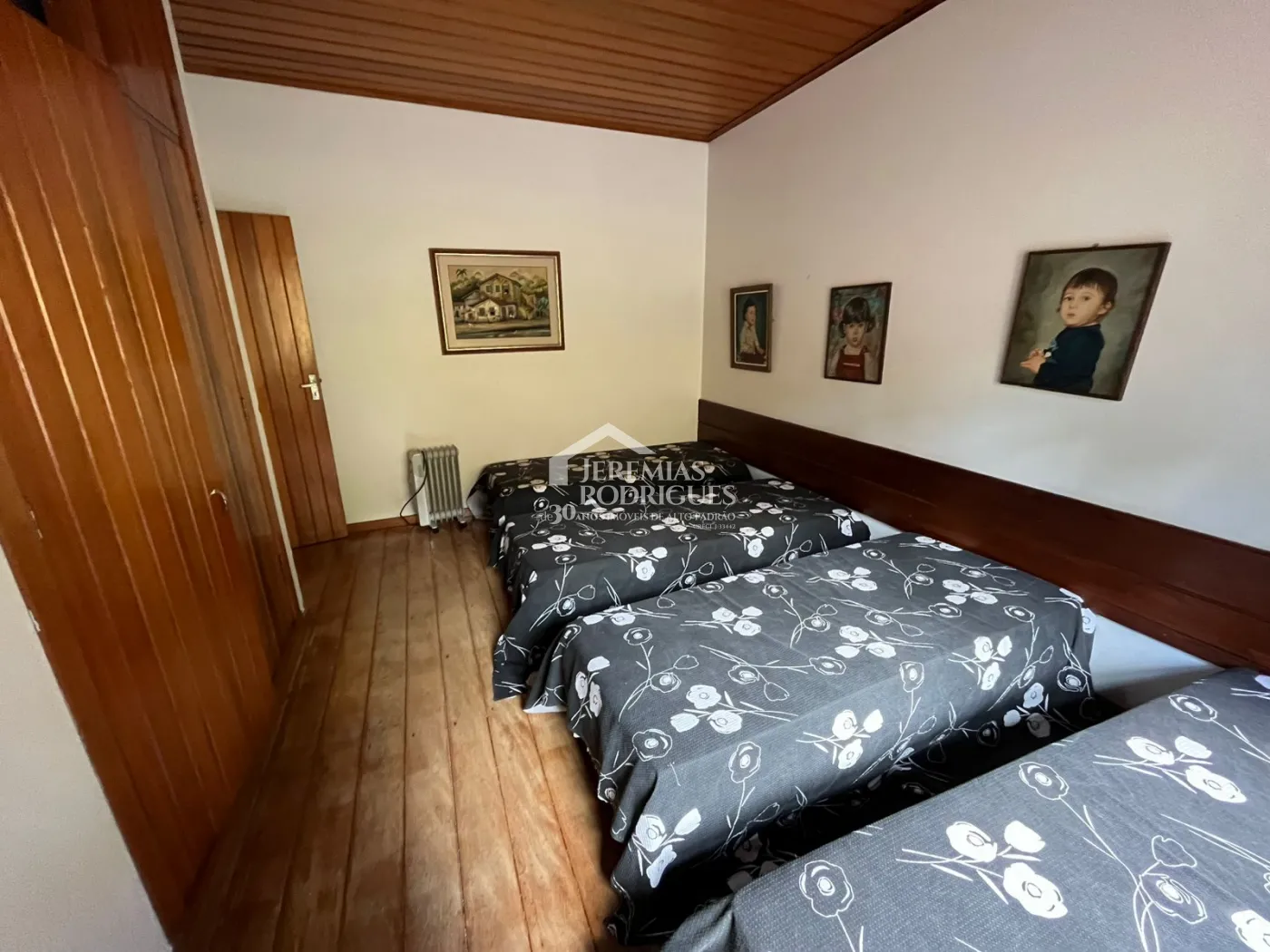 Casa para venda com 3 dormitórios no Jardim do Embaixador em Campos do Jordão/SP