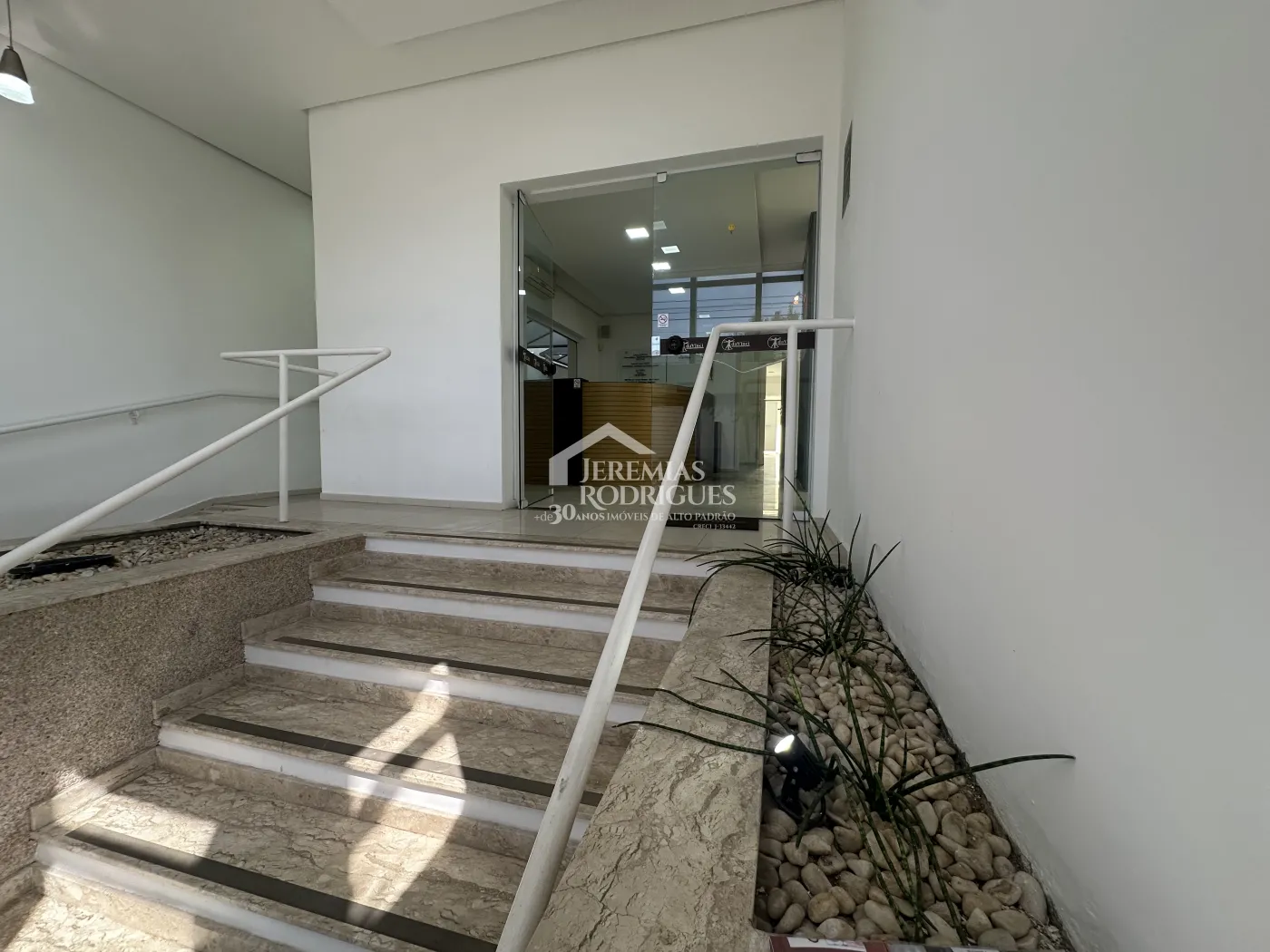 Prédio Comercial com 470 m² no Centro em Pindamonhangaba/SP