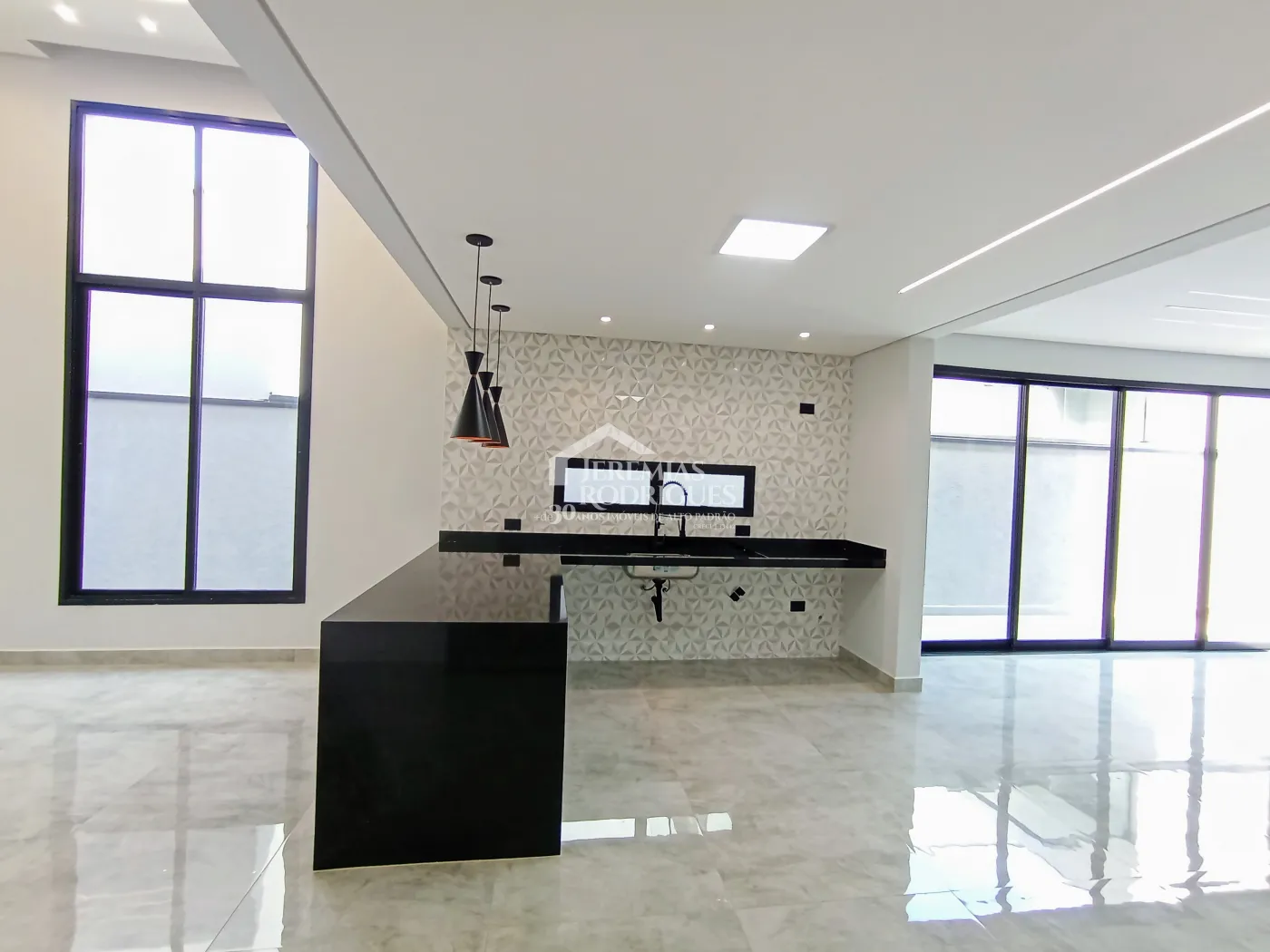 Casa à venda com 300 m² no Condomínio Ouro Ville em Taubaté/SP.