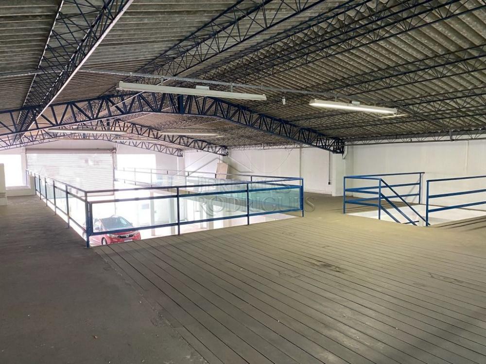 Galpão para venda e locação no Centro em Pindamonhangaba/SP. 
